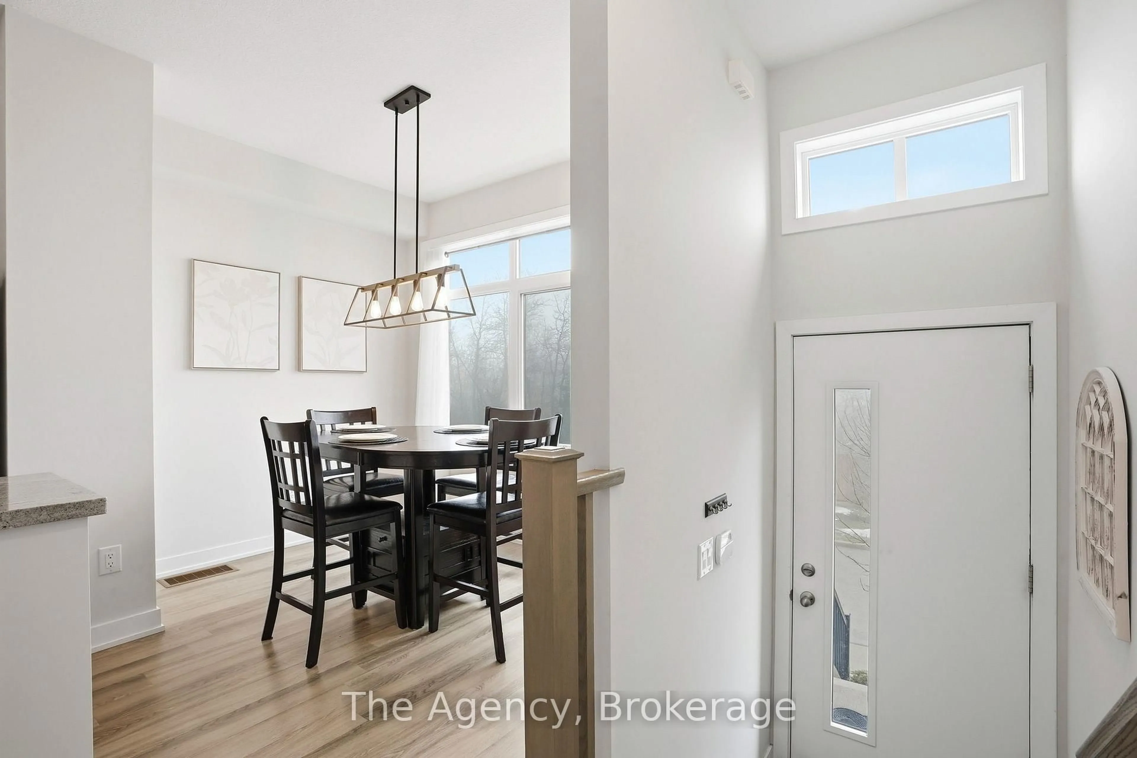 Indoor entryway for 59 Markle Cres, Hamilton Ontario L9G 0H3