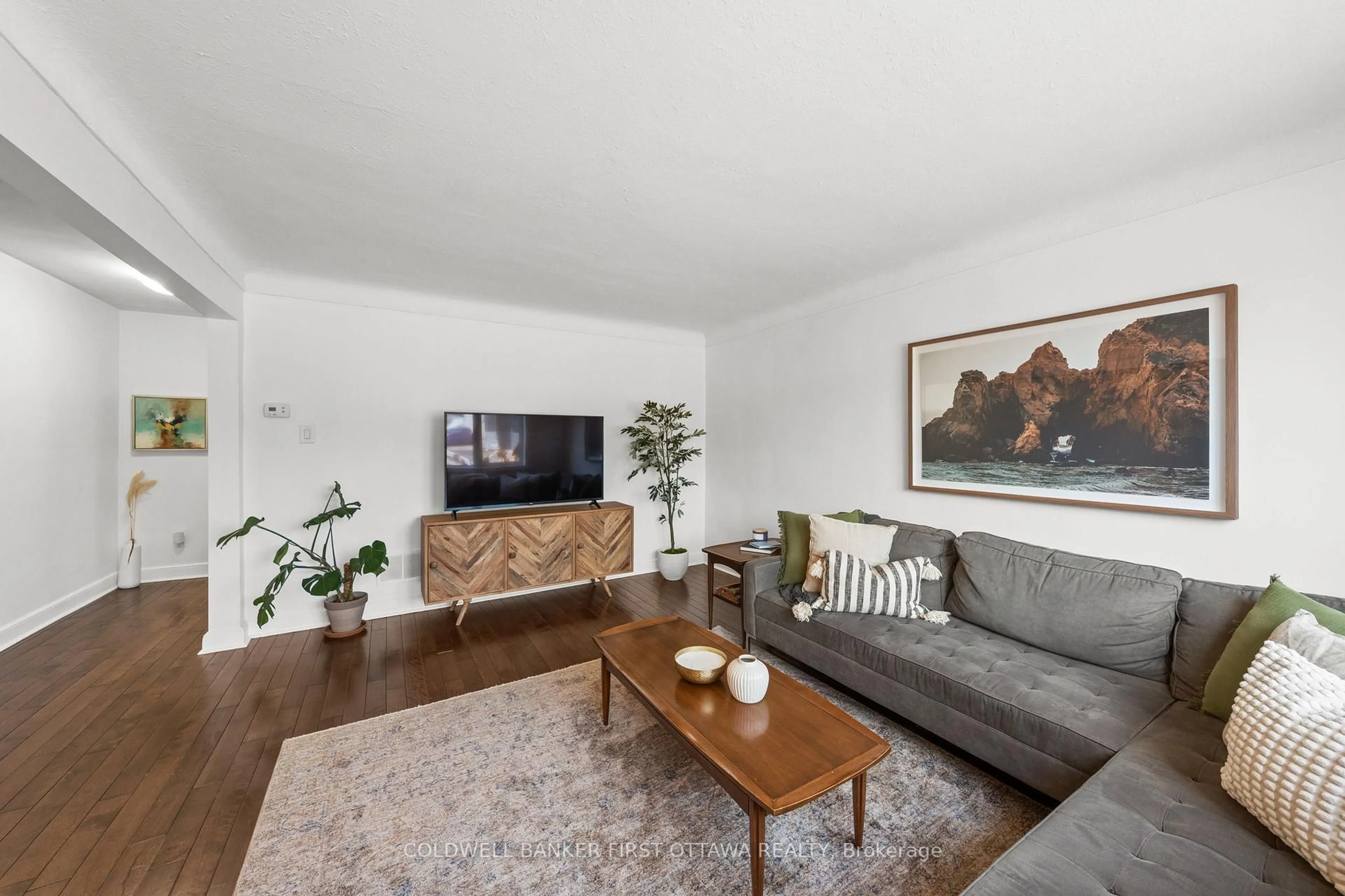 Living room with furniture, unknown for 12 Stevenson Ave, Ottawa Ontario K1Z 6N1