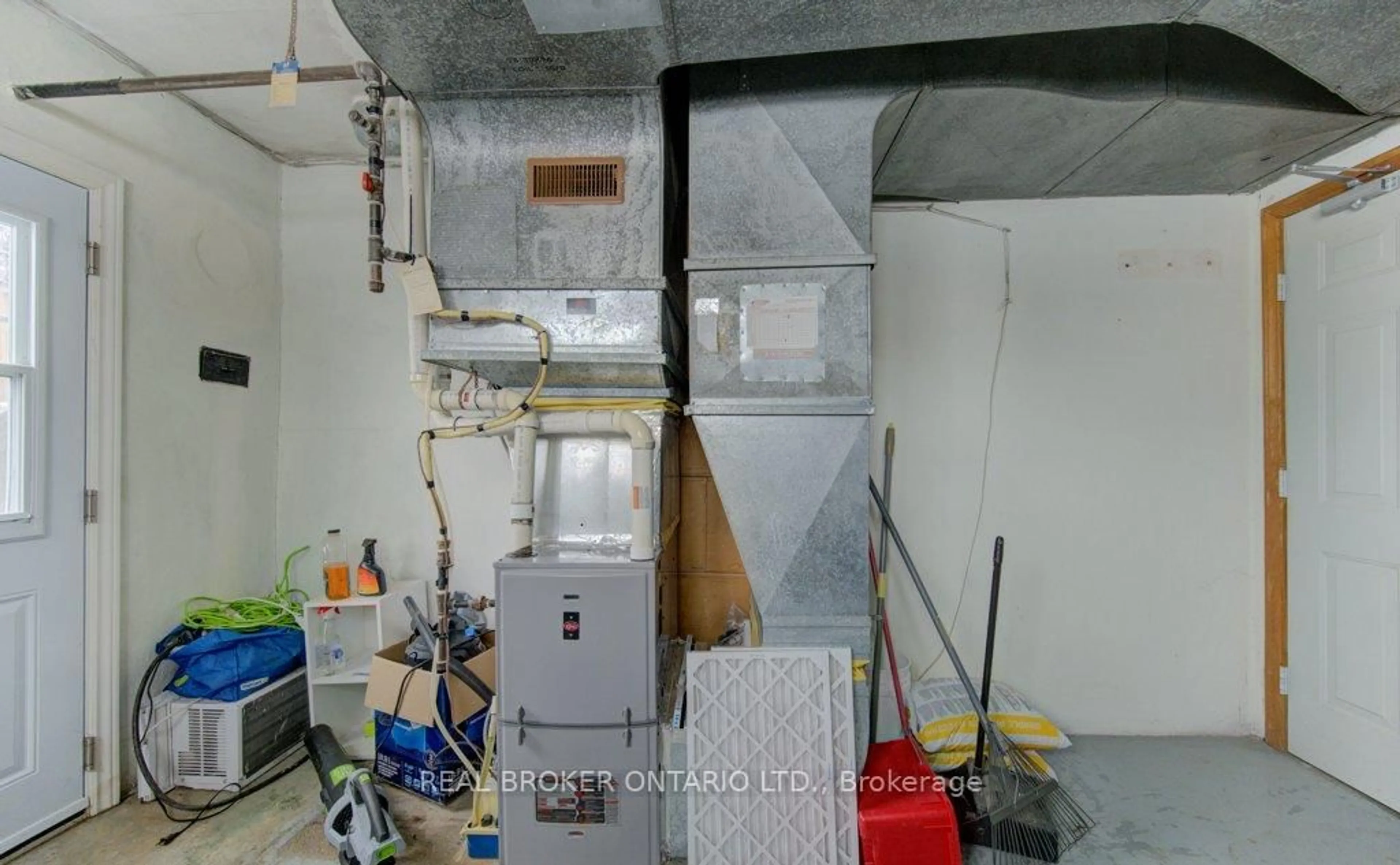 A pic of a room for 109 Eton Dr, Kitchener Ontario N2B 1N1