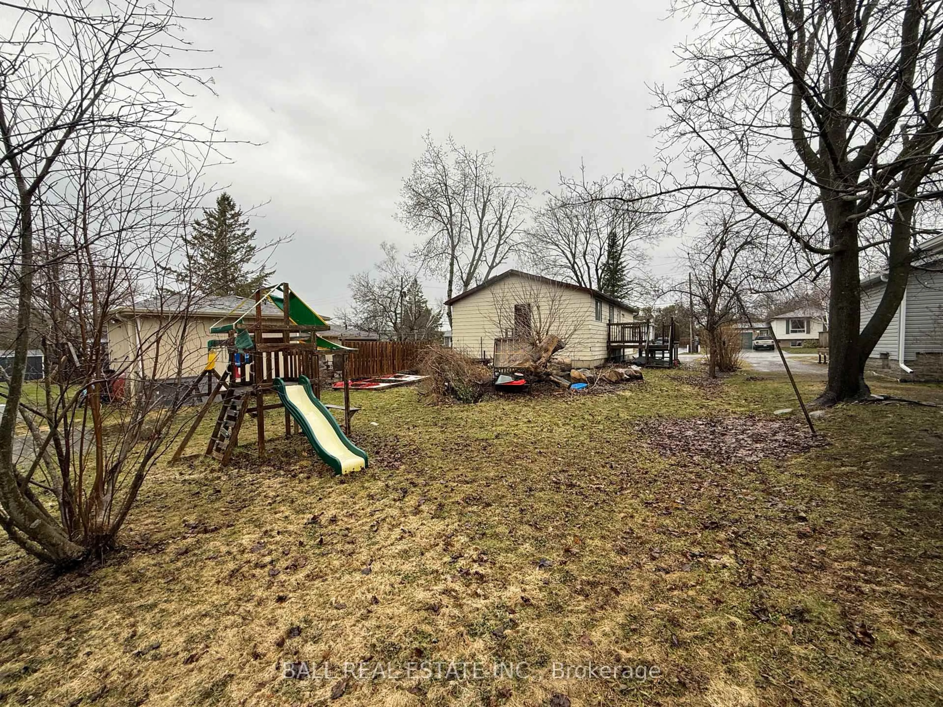 A pic from outside/outdoor area/front of a property/back of a property/a pic from drone, unknown for 21 Colbourne St, Selwyn Ontario K0L 2H0