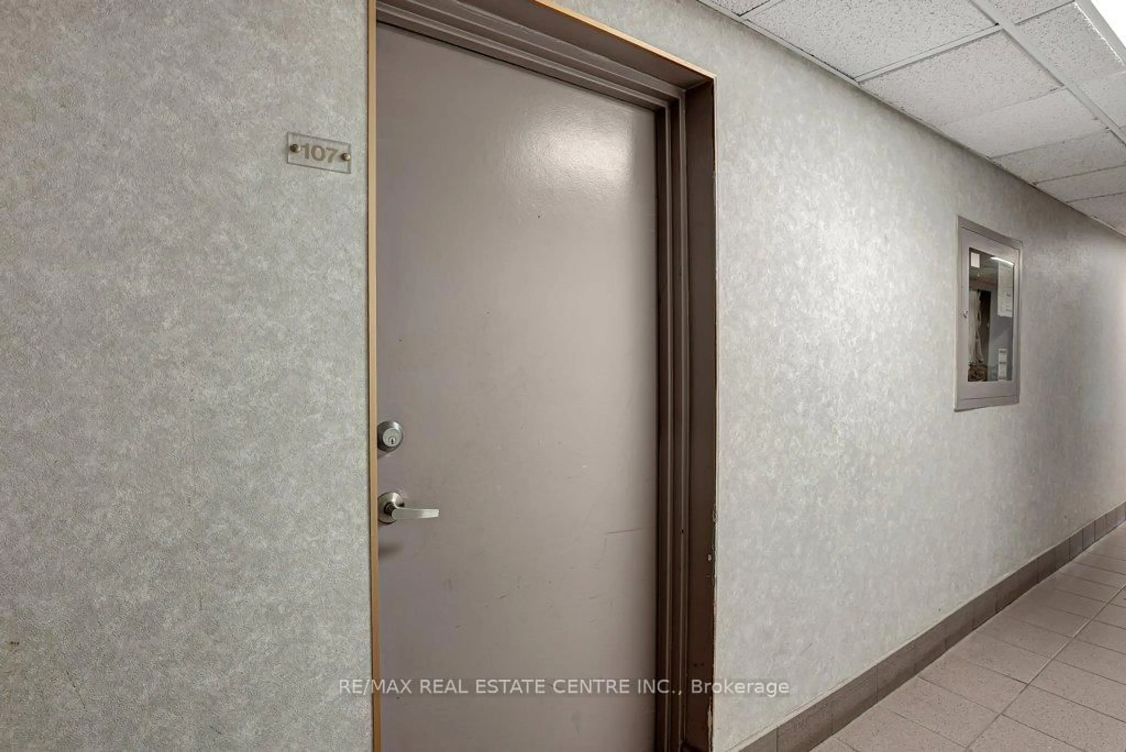 Unknown for 1100 Courtland Ave #107, Kitchener Ontario N2C 2H9