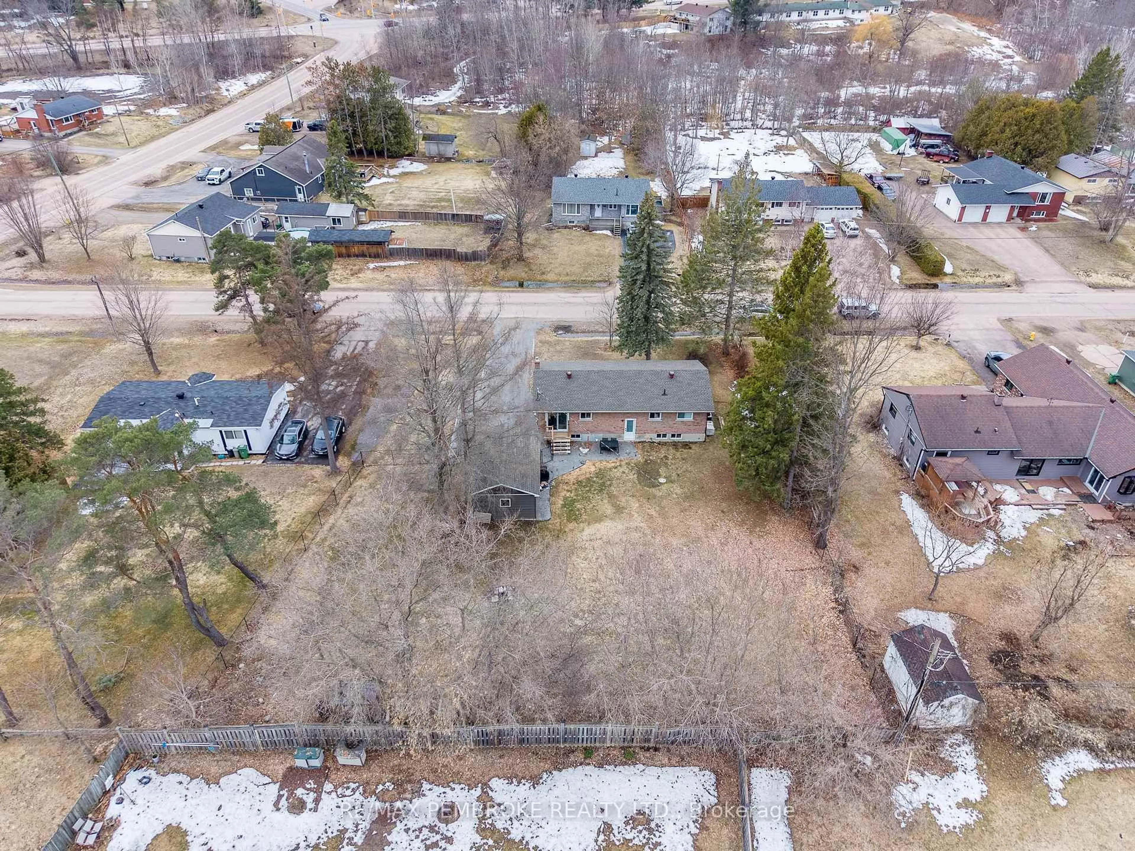 A pic from outside/outdoor area/front of a property/back of a property/a pic from drone, street for 790 Lakeview Dr, Petawawa Ontario K8A 7E9