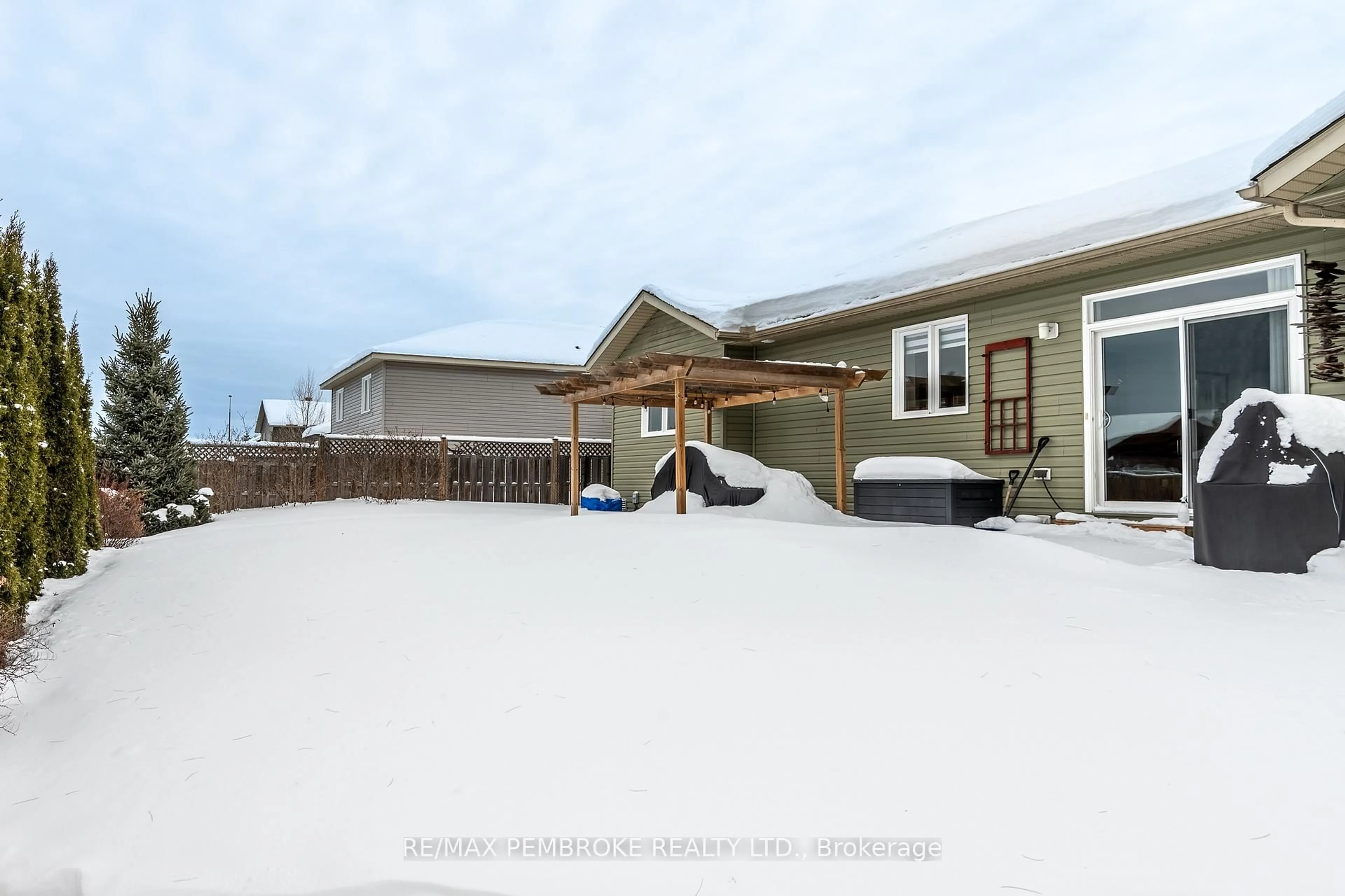 Unknown for 545 Gardner Cres, Petawawa Ontario K8H 0C4