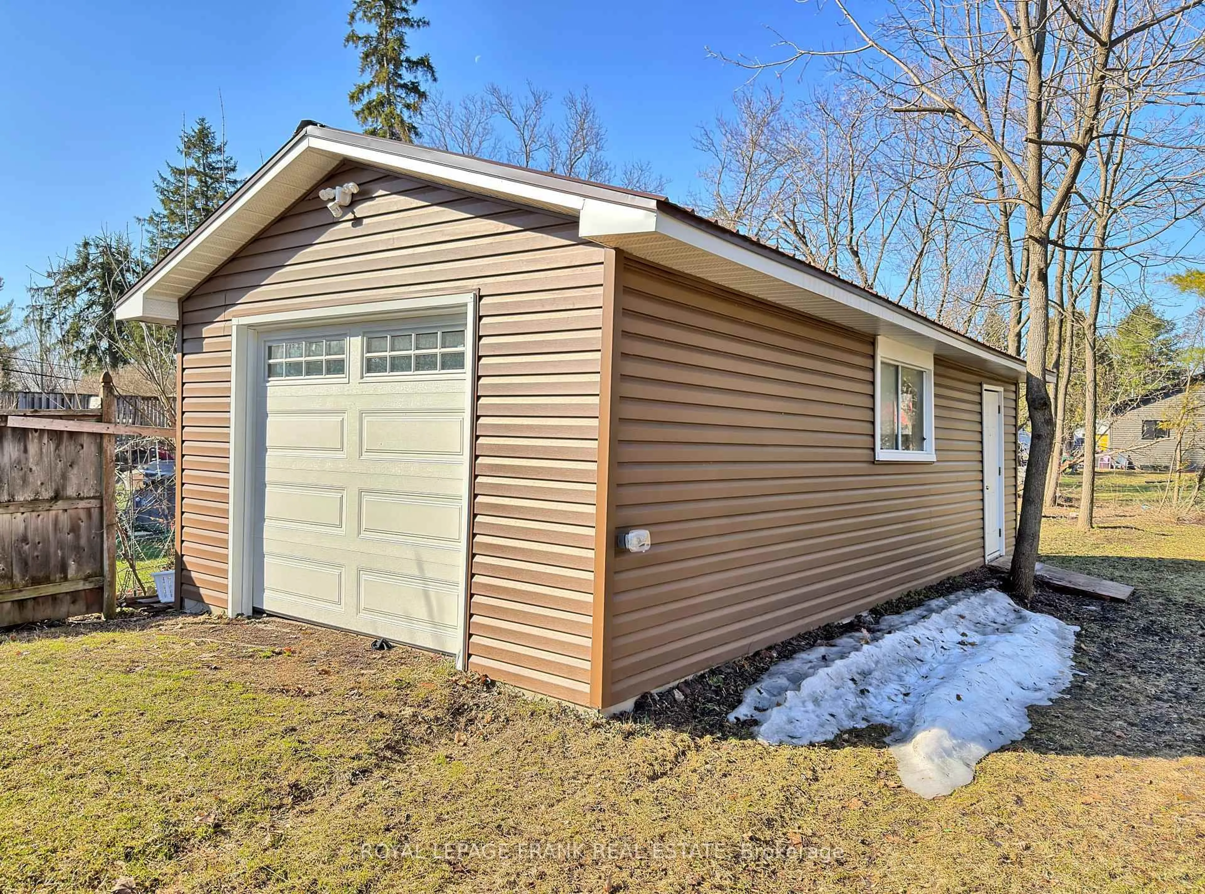 Indoor garage for 23 N Hastings Ave, Limoges Ontario K0K 2M0