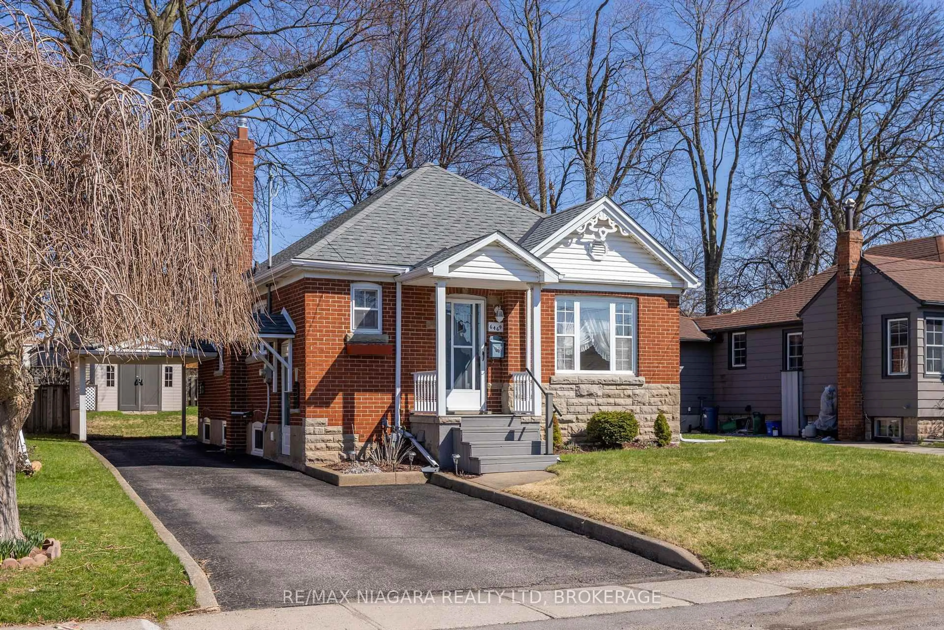 Home with brick exterior material, street for 6469 Barker St, Niagara Falls Ontario L2G 1Y6