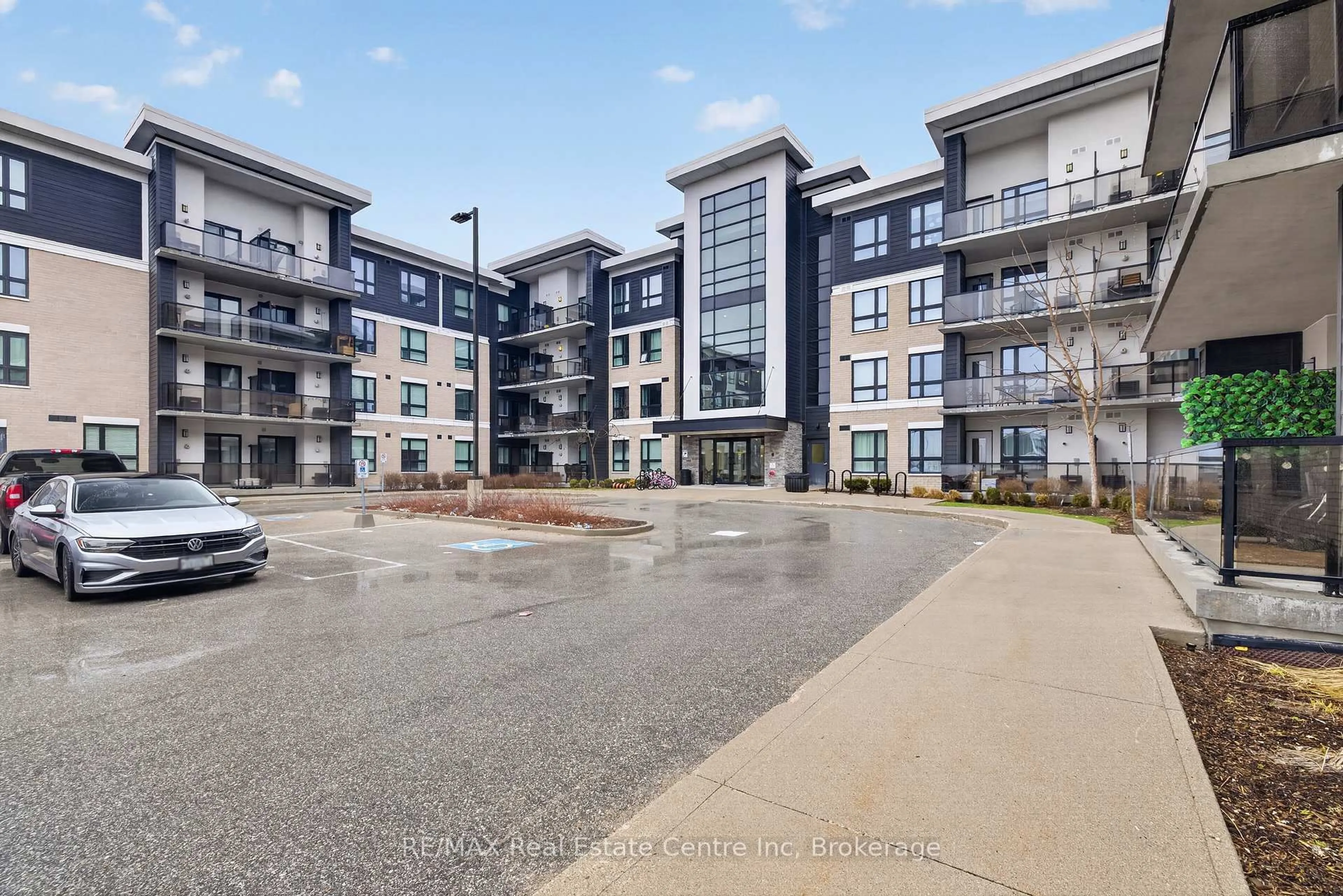 Patio, unknown for 1284 Gordon St #113, Guelph Ontario N1L 0M8