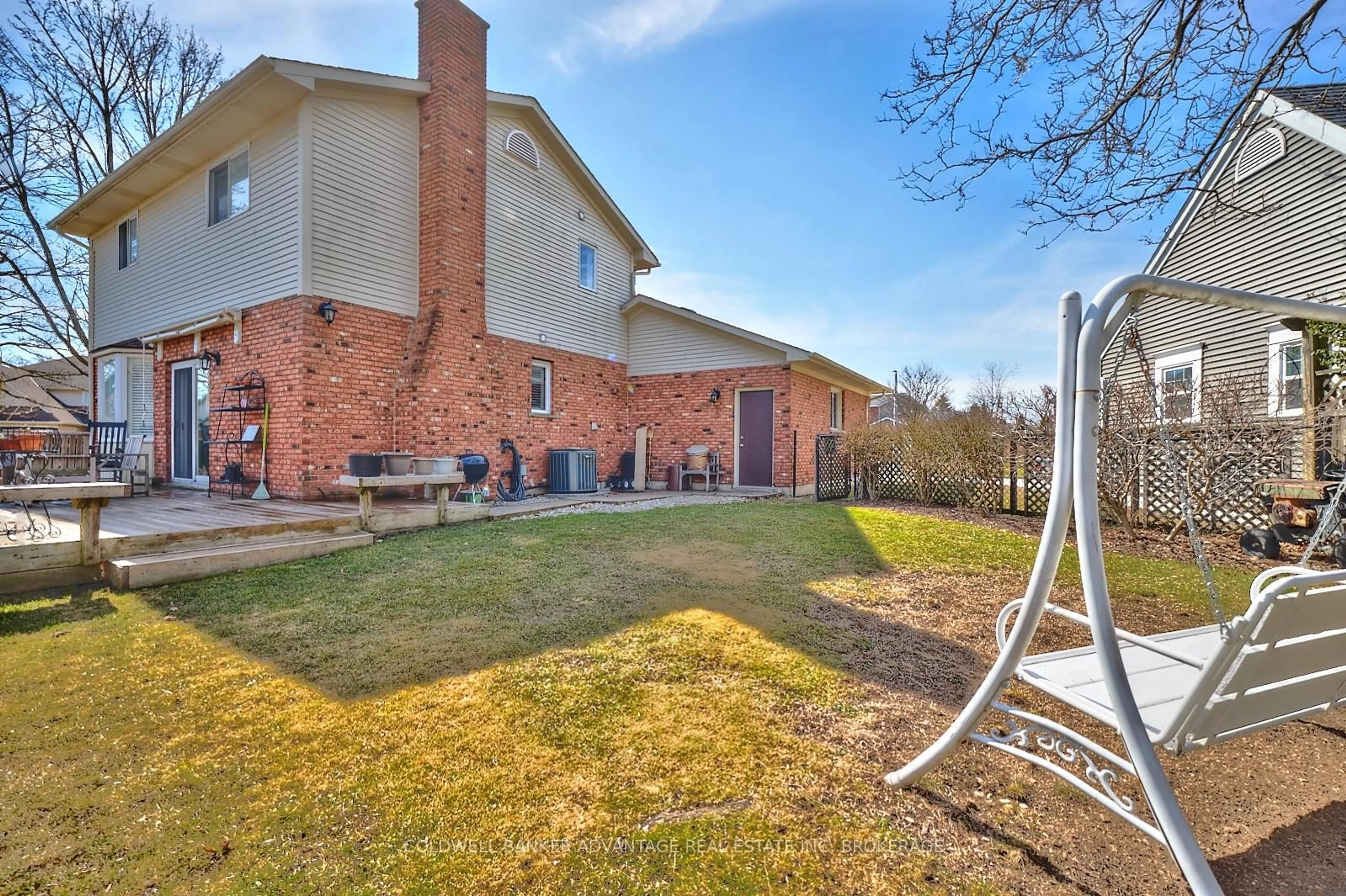 Patio, unknown for 28 Dixon Cres, Welland Ontario L3C 6P4