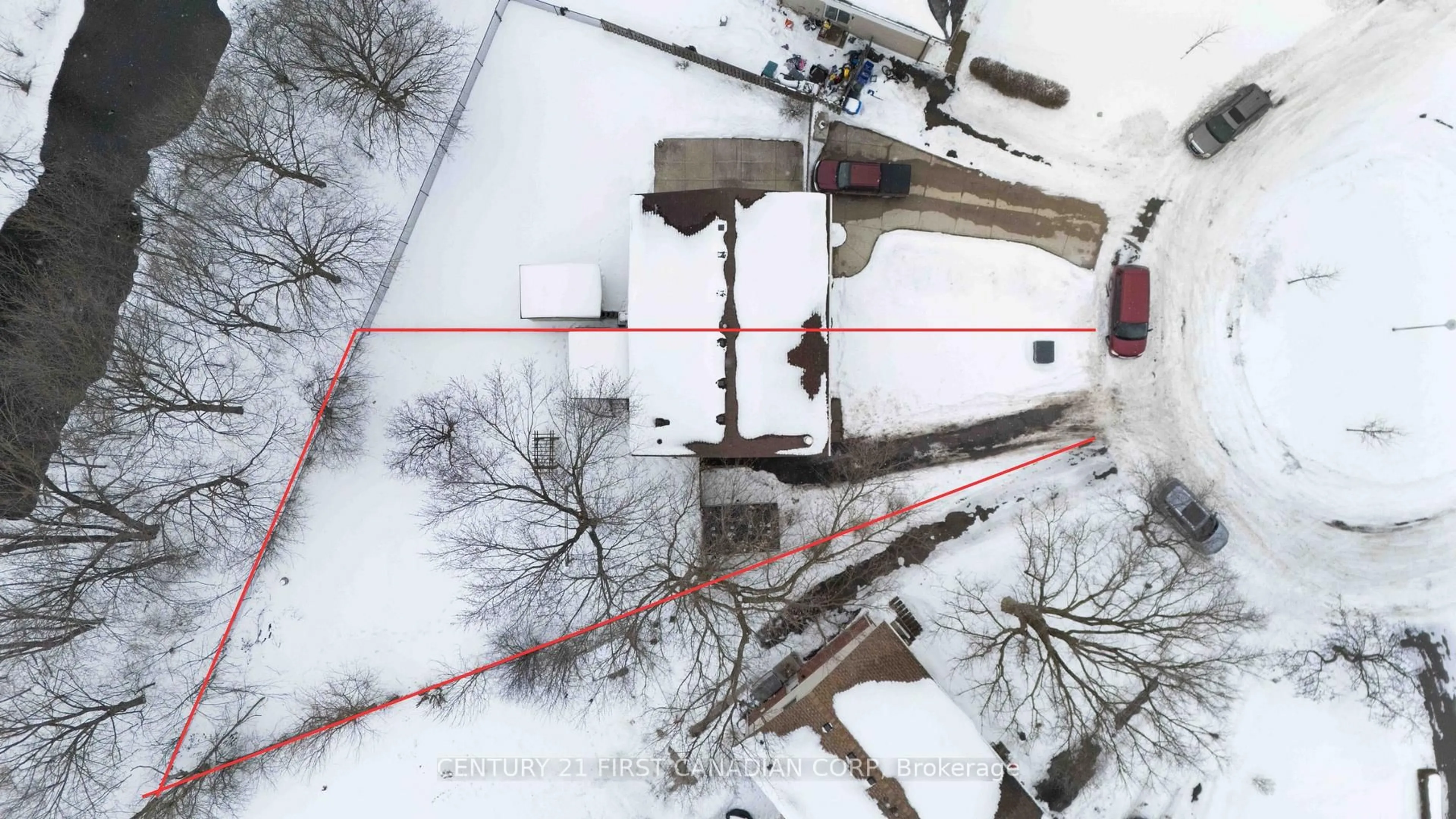 A pic from outside/outdoor area/front of a property/back of a property/a pic from drone, street for 40 Culver Crt, London East Ontario N5V 3E8