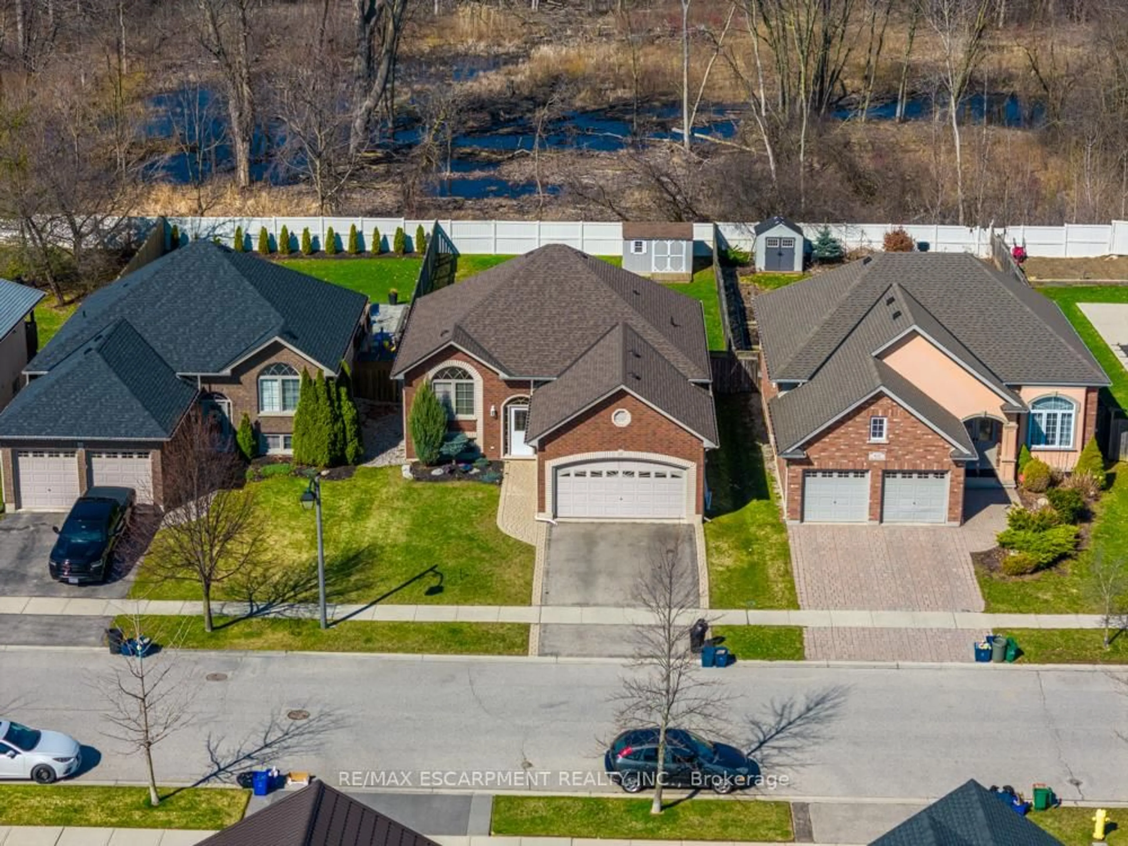 A pic from outside/outdoor area/front of a property/back of a property/a pic from drone, street for 62 Mission Rd, Brantford Ontario N3S 0A3