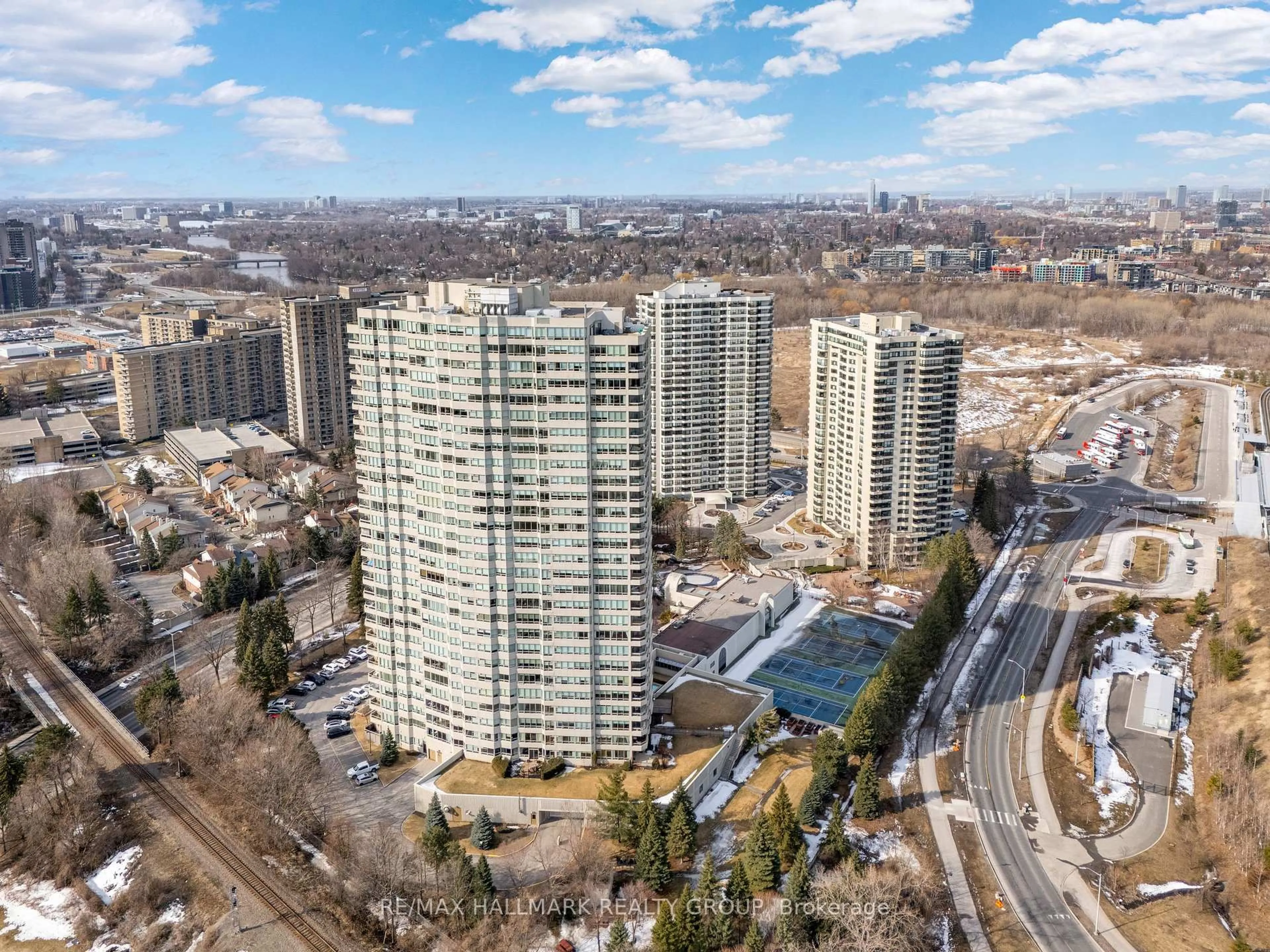 A pic from outside/outdoor area/front of a property/back of a property/a pic from drone, city buildings view from balcony for 1480 Riverside Dr #2204, Ottawa Ontario K1G 5H2