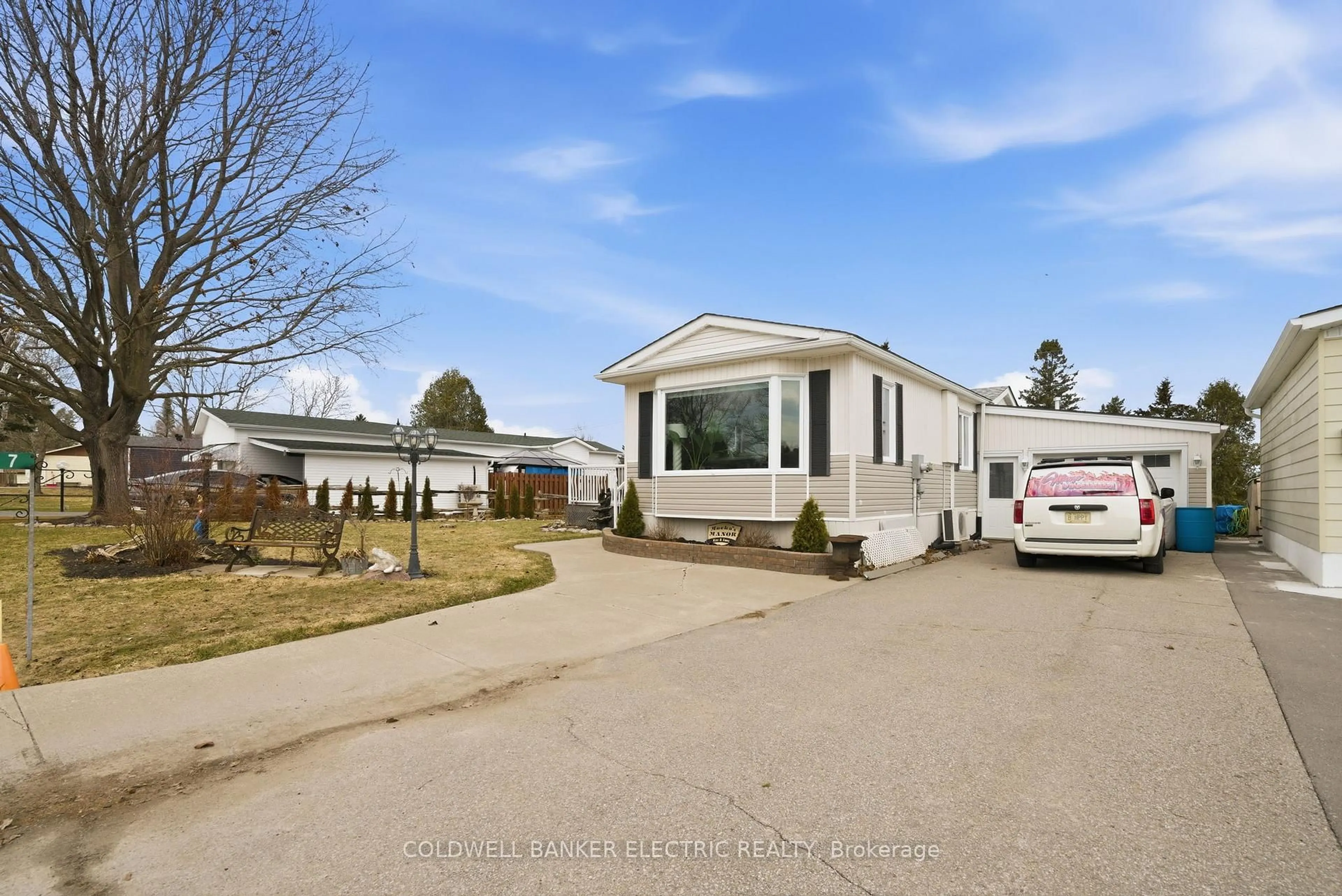 Home with vinyl exterior material, street for 7 Homewood Ave, Kawartha Lakes Ontario K9V 0H5