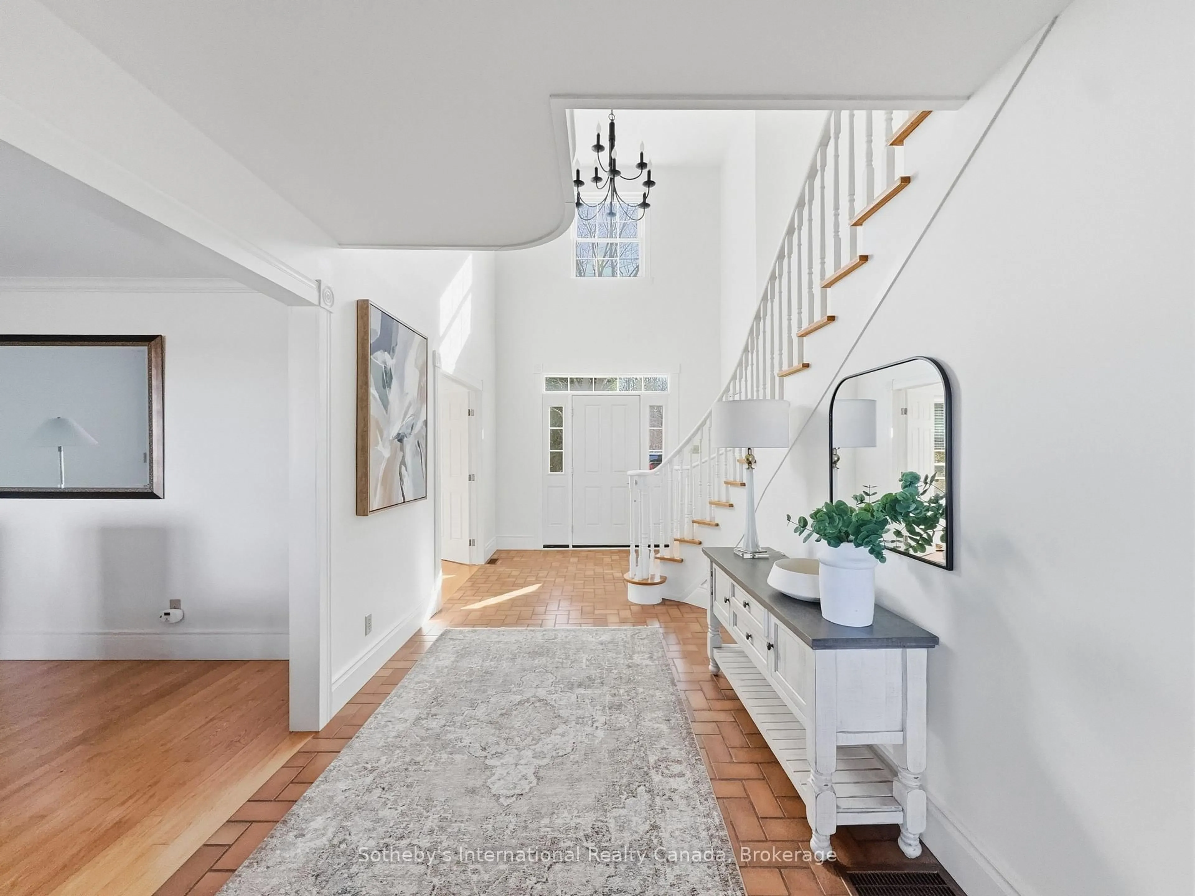 Indoor entryway for 47 Vera St, Meaford Ontario N4L 1B2