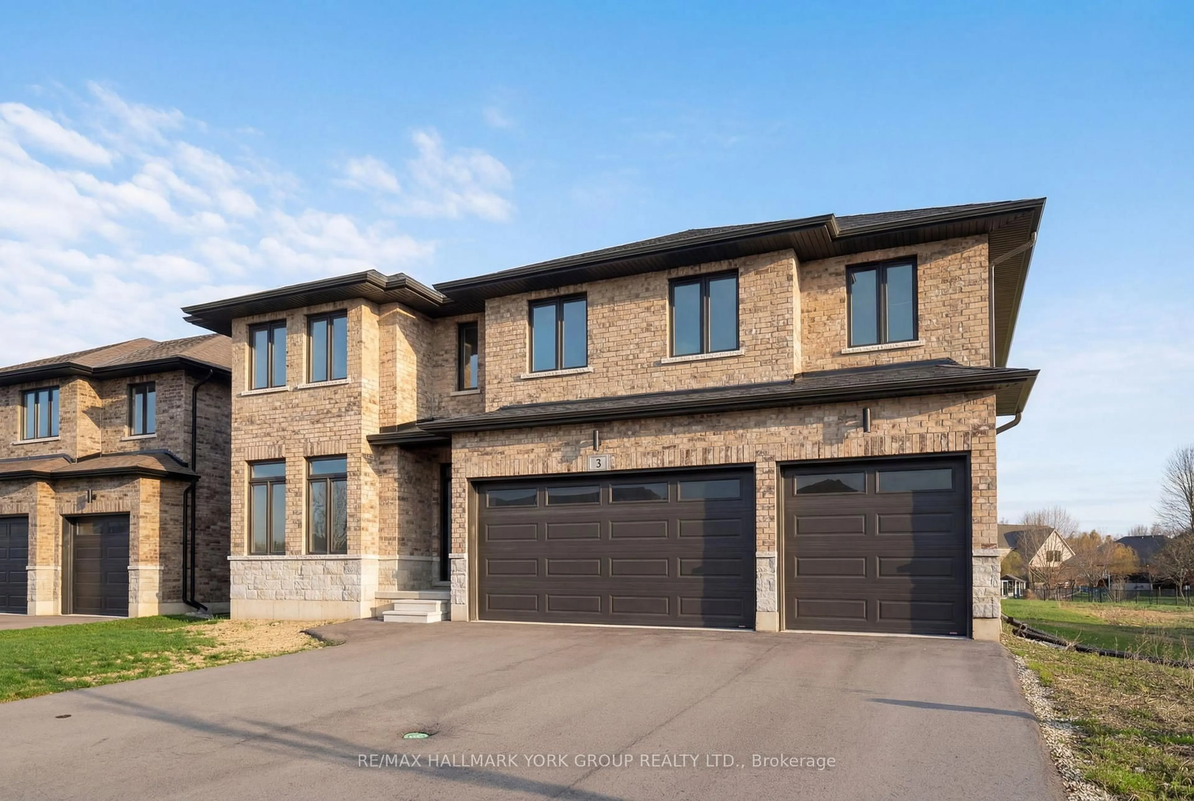 Home with brick exterior material, street for 3 Bouw St, Dutton/Dunwich Ontario N0L 1J0