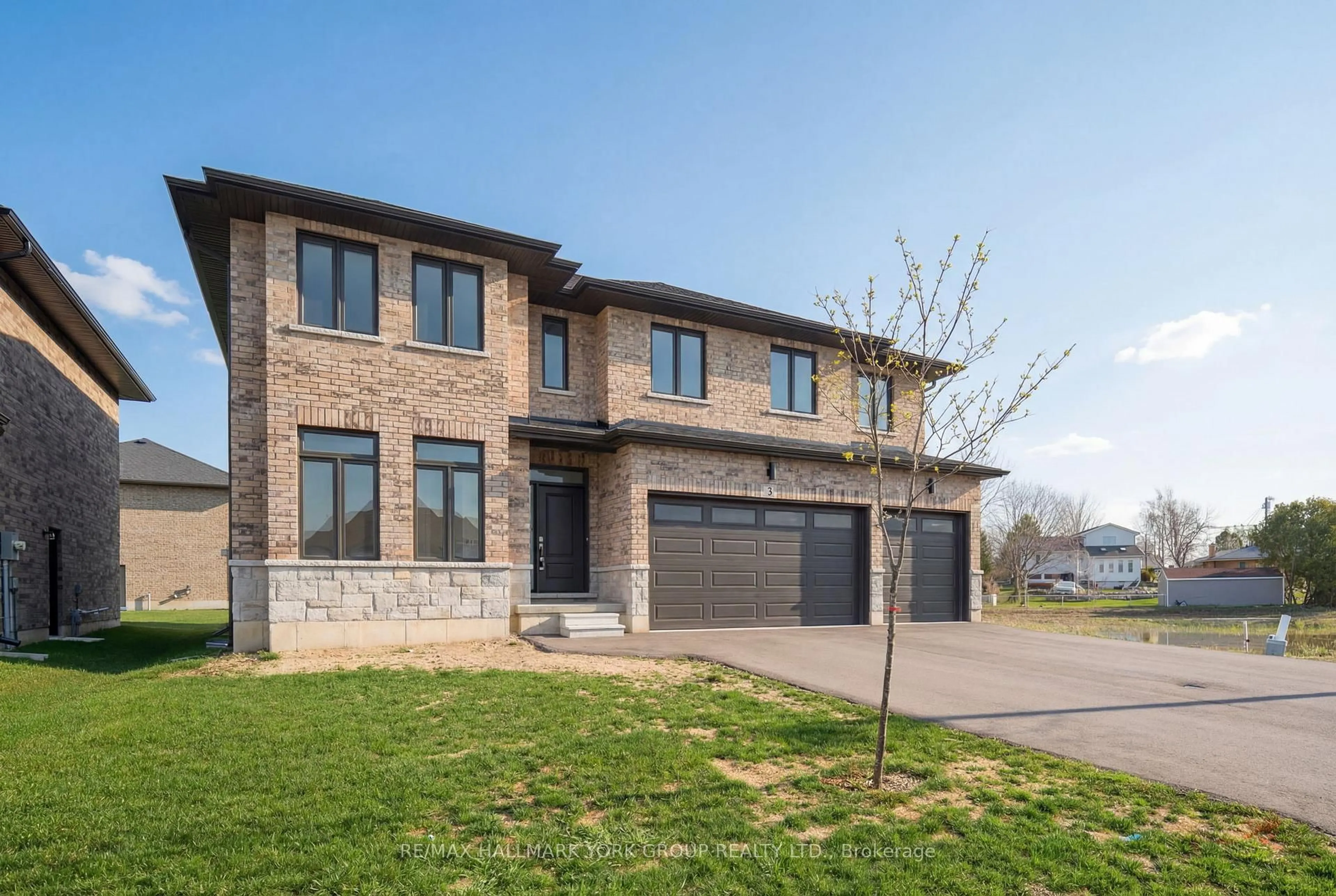 Home with brick exterior material, street for 3 Bouw St, Dutton/Dunwich Ontario N0L 1J0