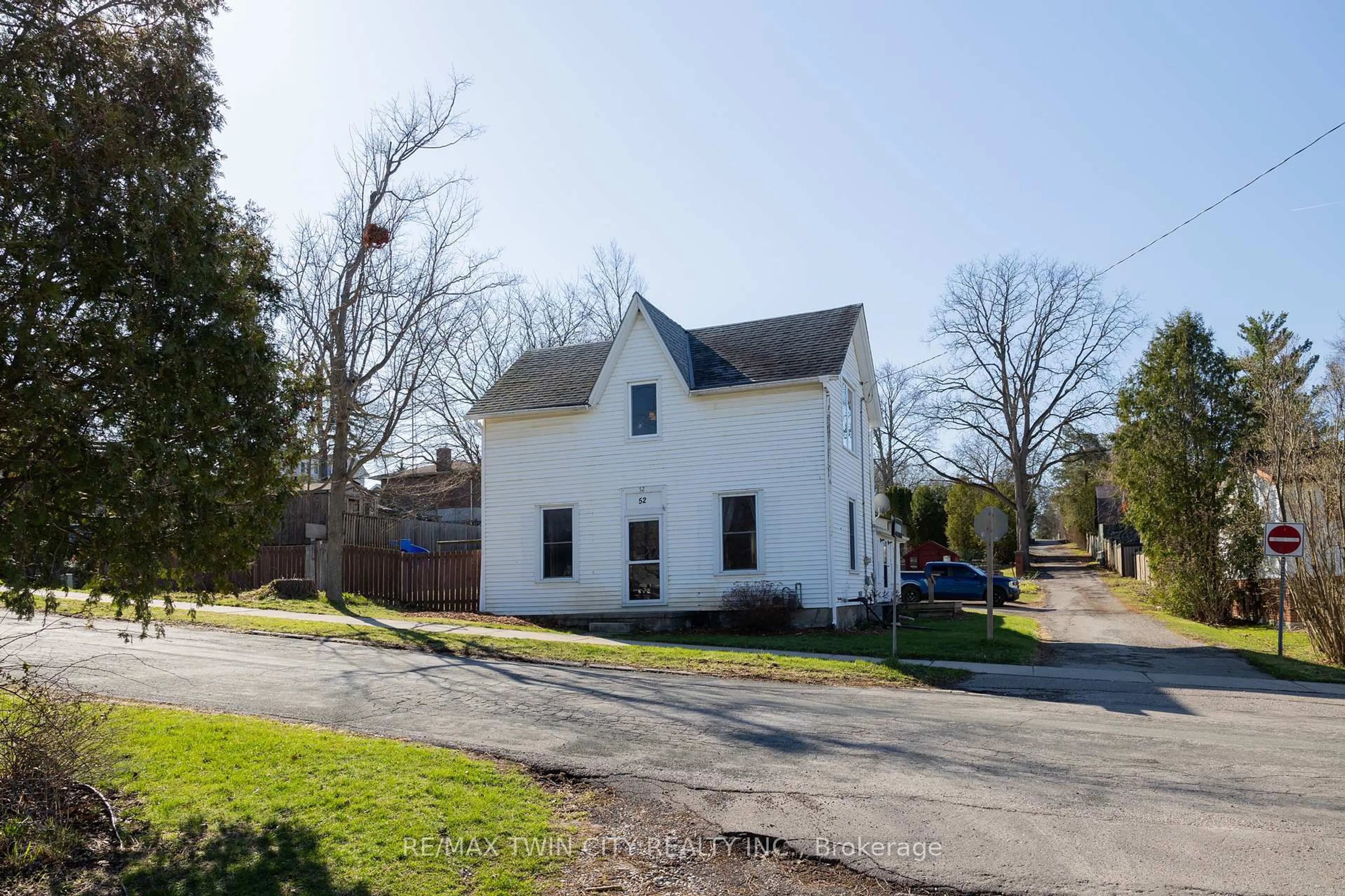 A pic from outside/outdoor area/front of a property/back of a property/a pic from drone, street for 52 TEMPERANCE St, Norfolk Ontario N0E 1Y0