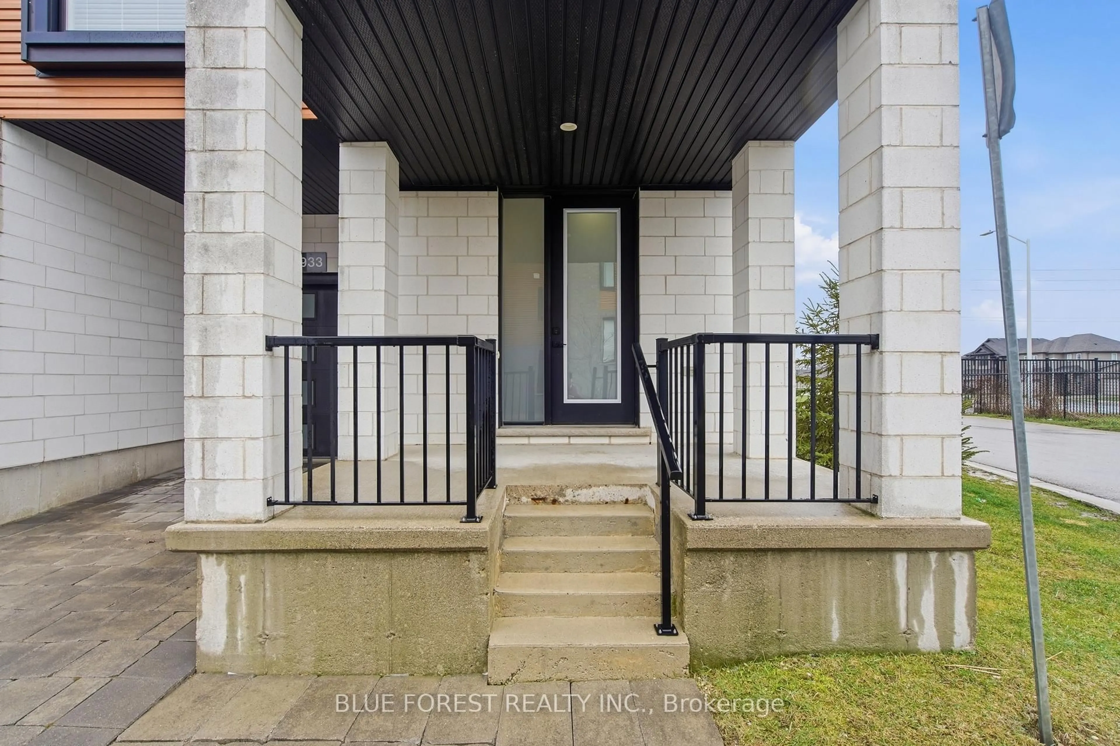 Unknown for 933 Sarnia Rd, London North Ontario N6H 0J7