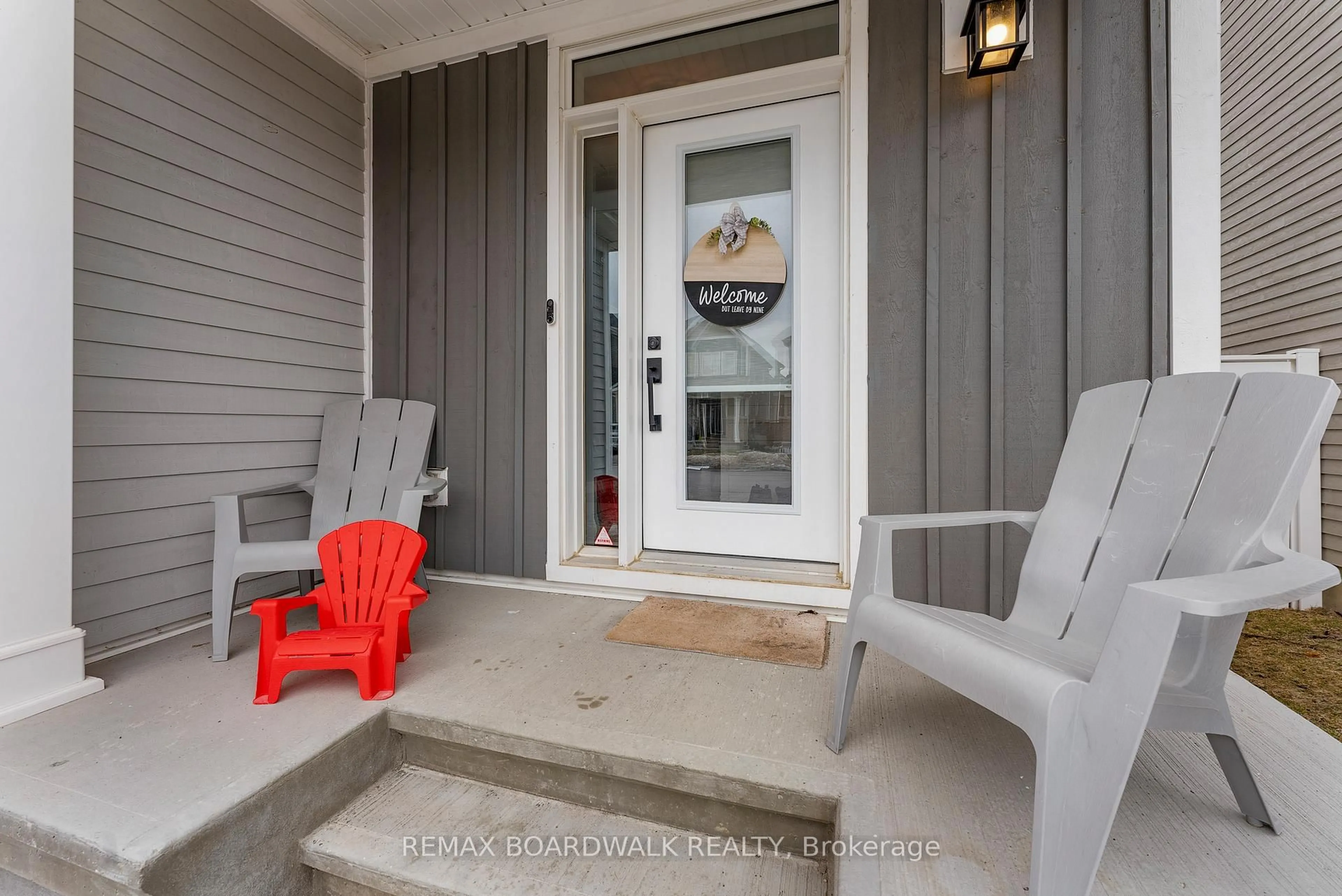 Indoor entryway for 179 Equitation Circ, Ottawa Ontario K2V 0H2