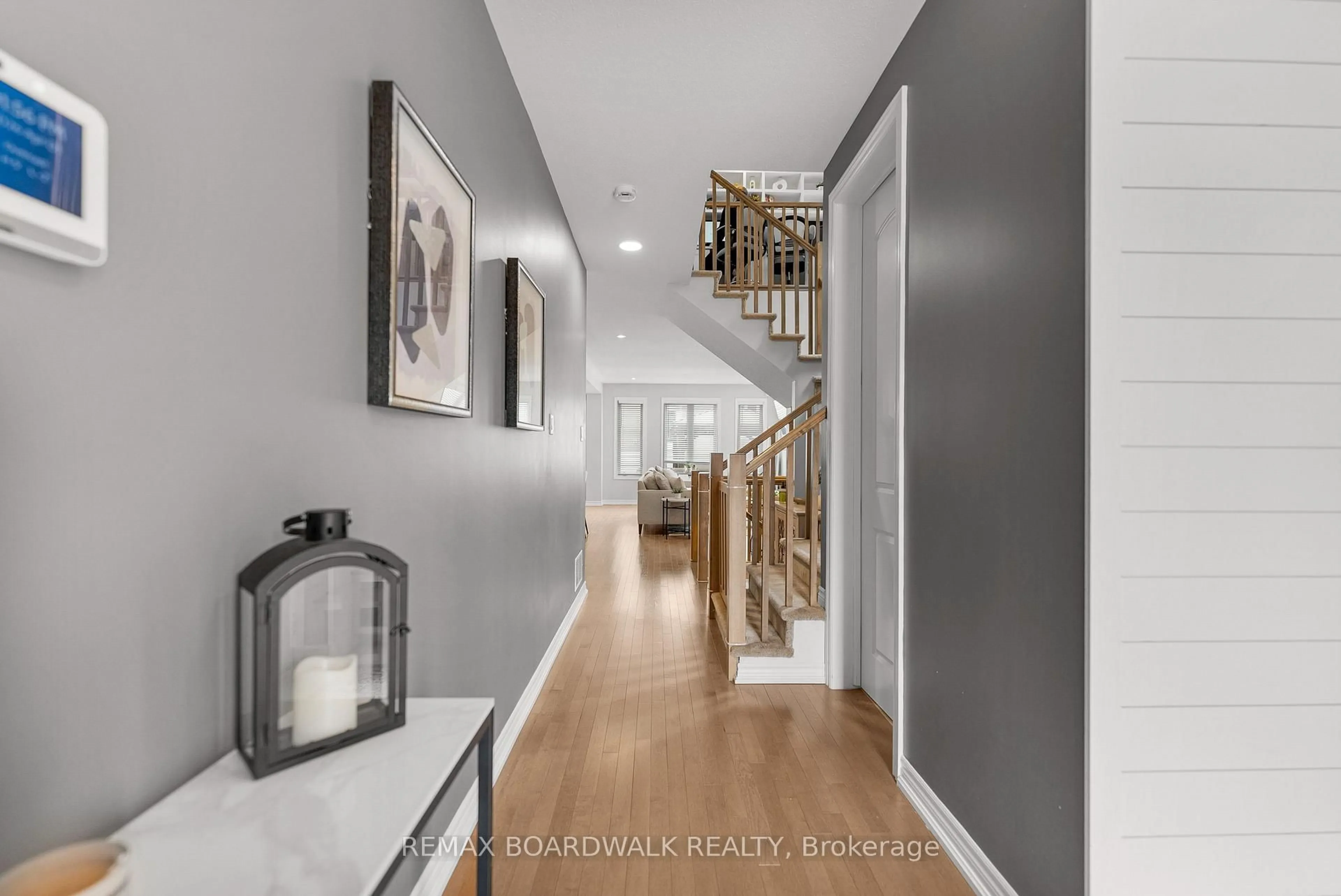 Indoor entryway for 179 Equitation Circ, Ottawa Ontario K2V 0H2