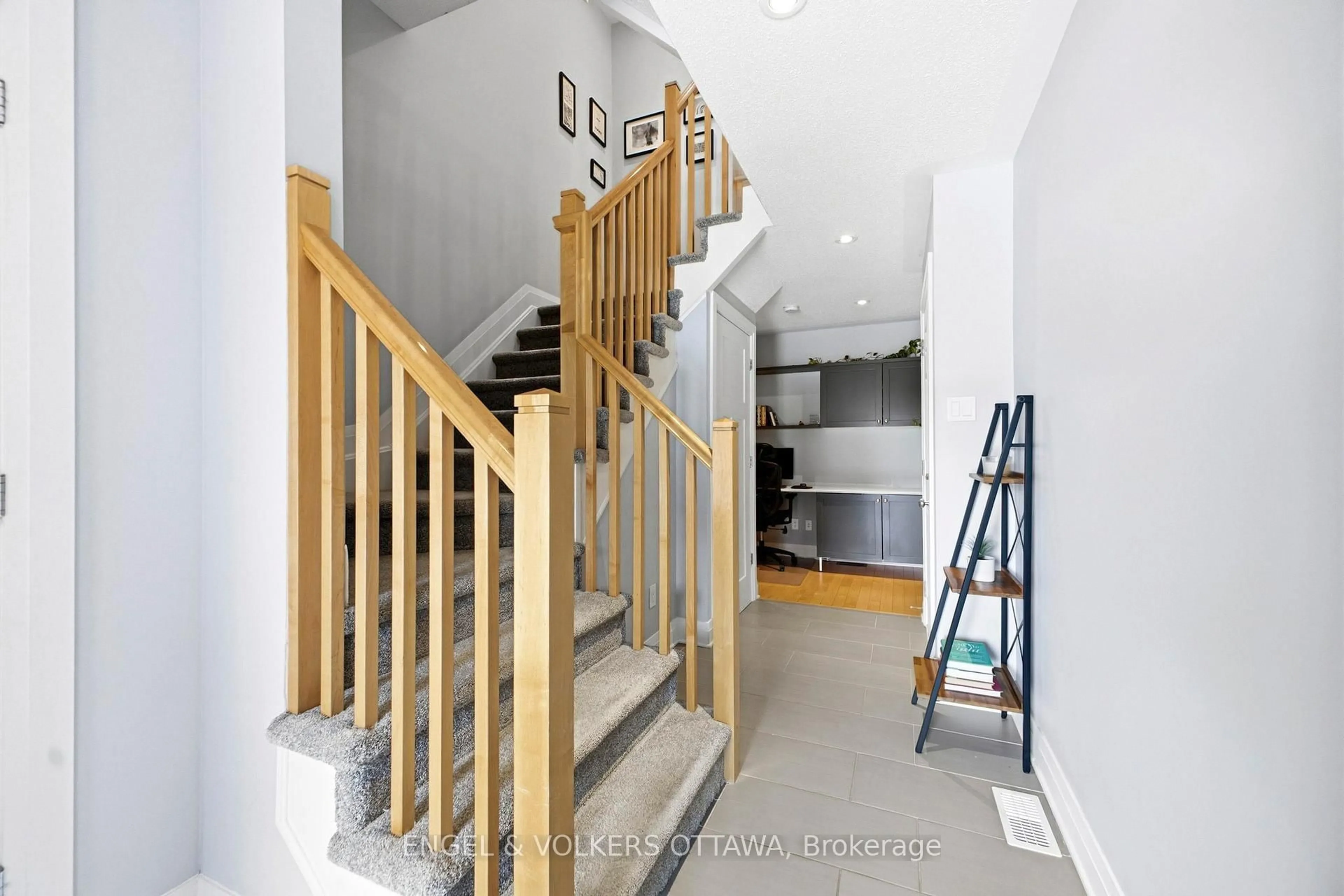 Stairs for 122 Nutting Cres, Ottawa Ontario K4M 0C3