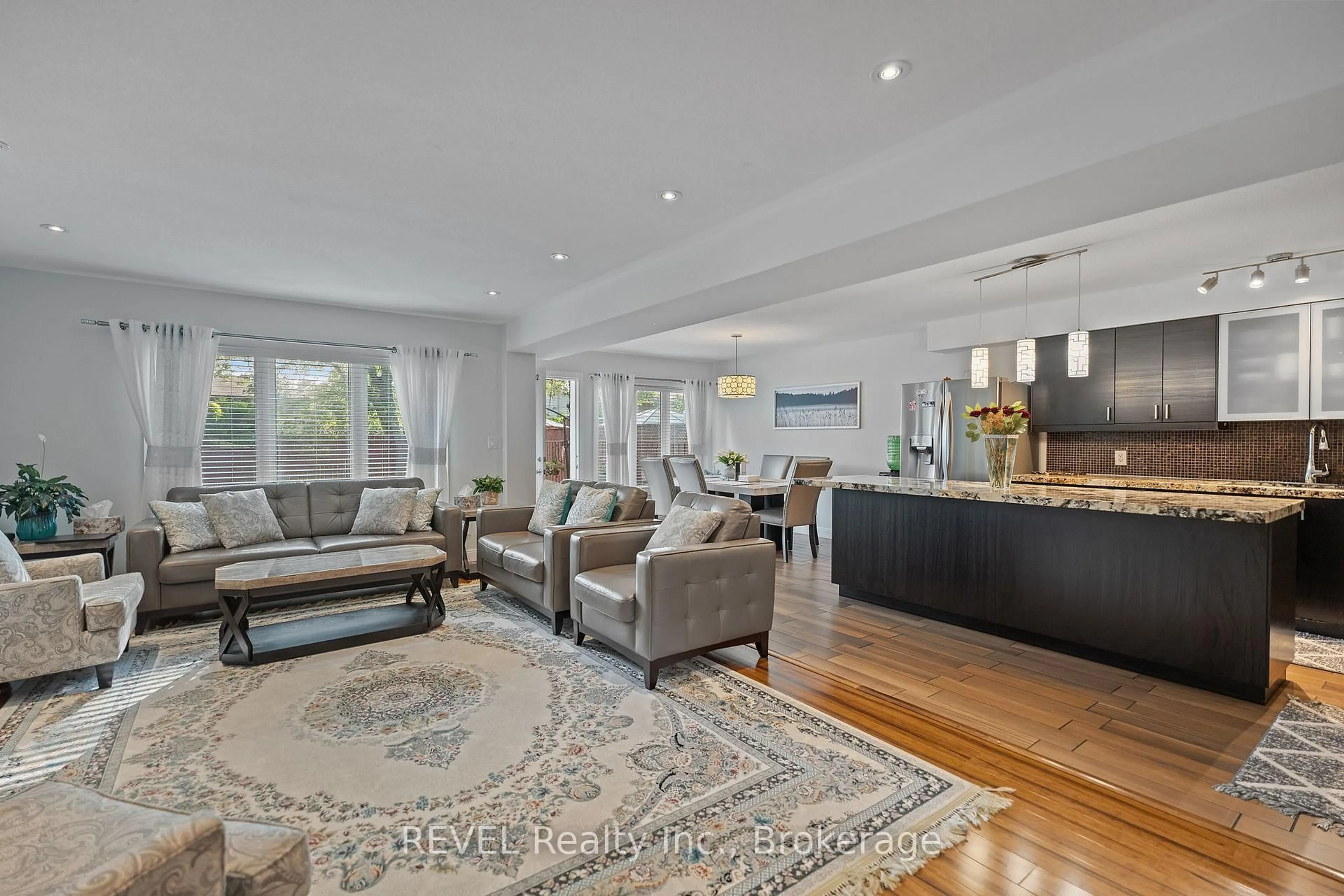 Living room with furniture, unknown for 6558 Montrose Rd, Niagara Falls Ontario L2H 1M4