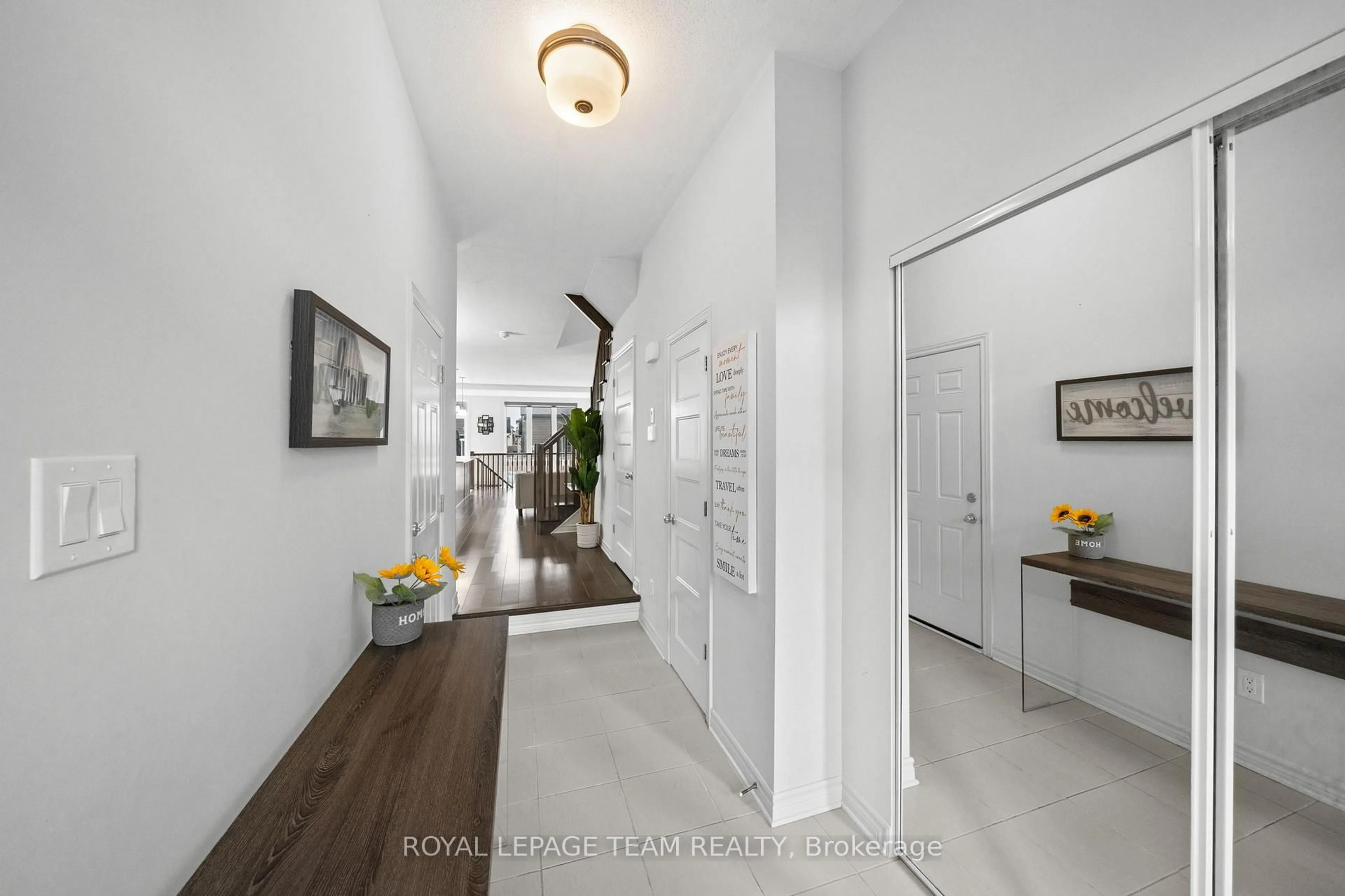 Indoor entryway for 1160 Beckett Cres, Ottawa Ontario K2S 0Z2