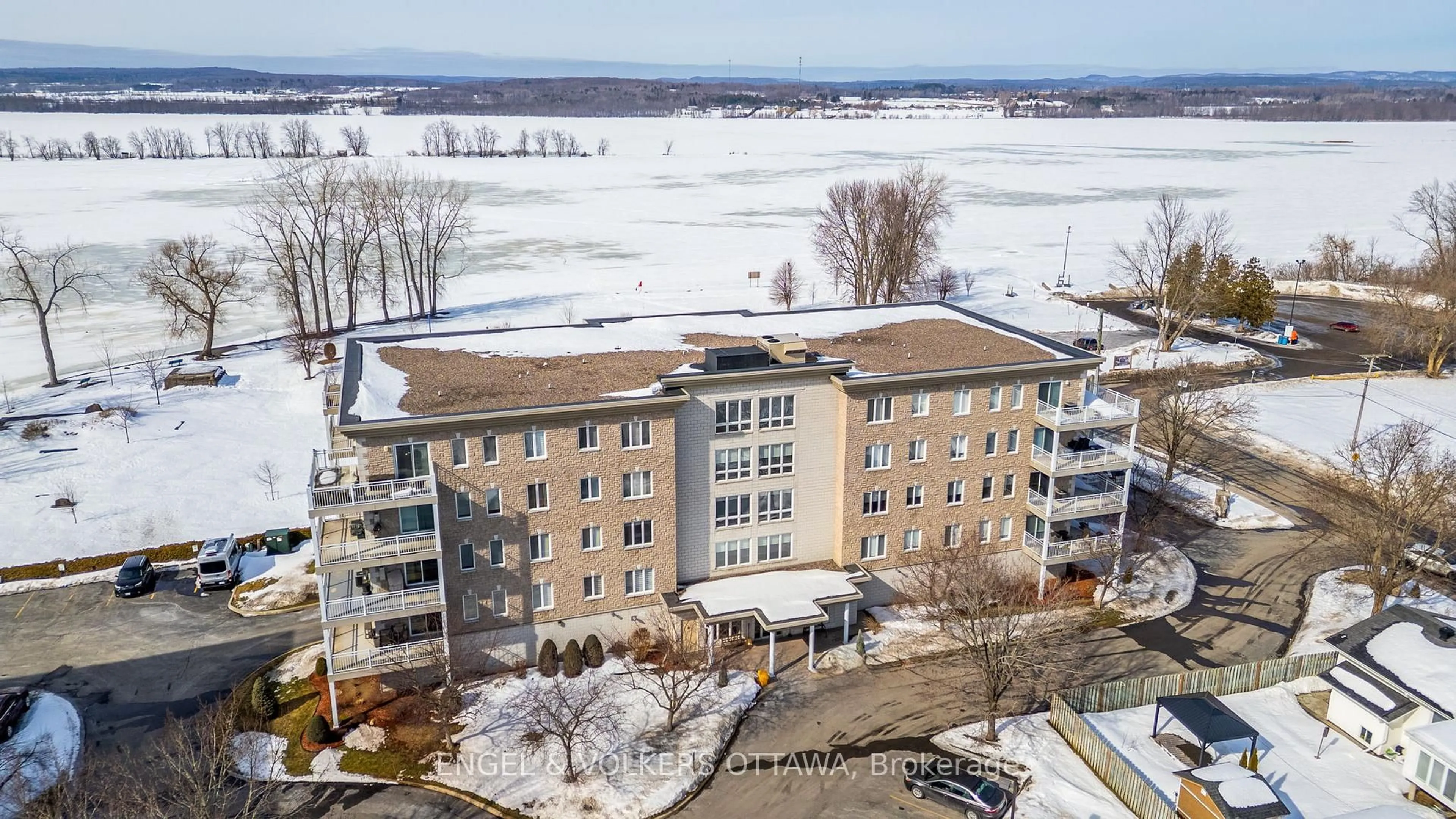 A pic from outside/outdoor area/front of a property/back of a property/a pic from drone, building for 134 Edwards St #206, Clarence-Rockland Ontario K4K 1T5