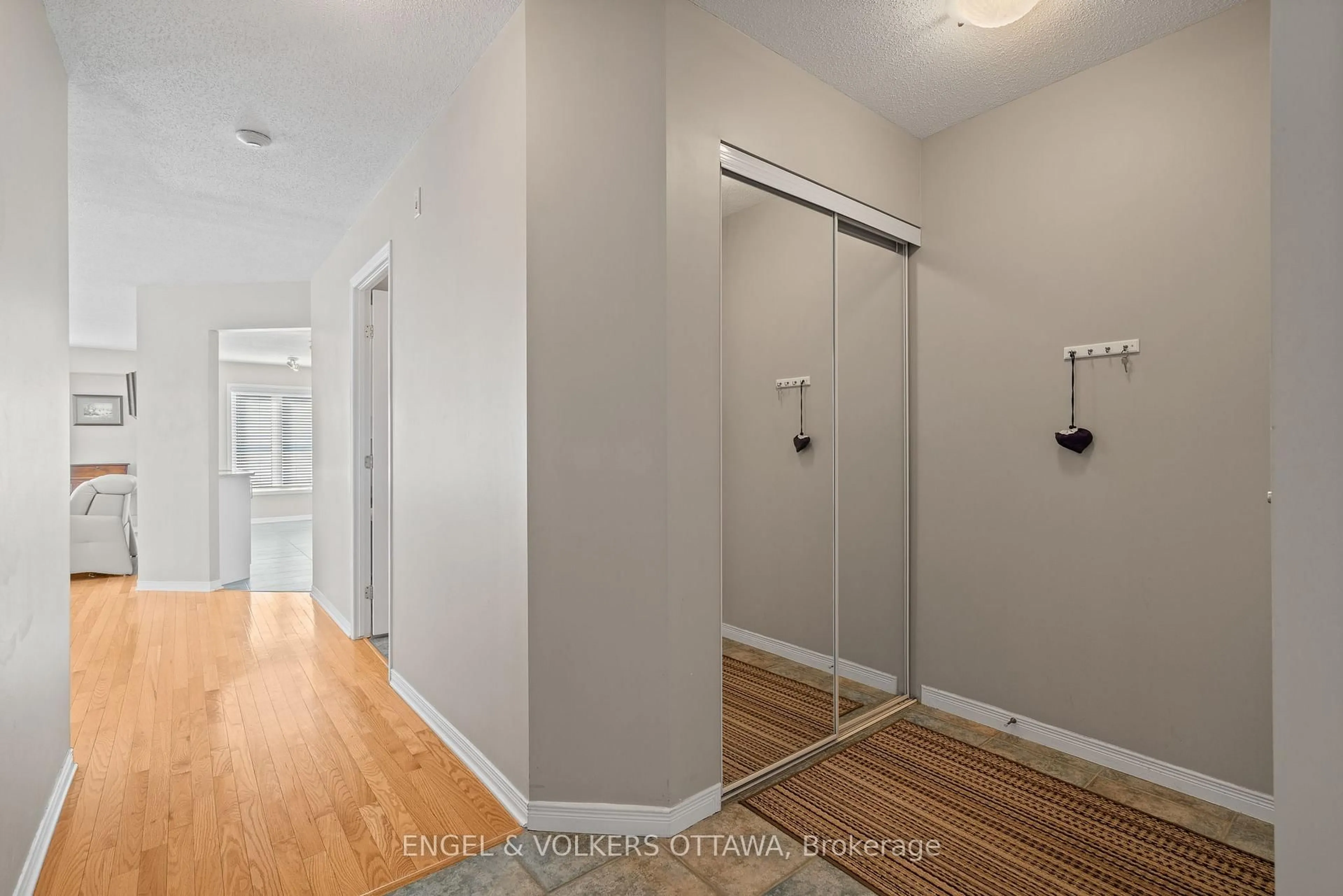 Indoor entryway for 134 Edwards St #206, Clarence-Rockland Ontario K4K 1T5