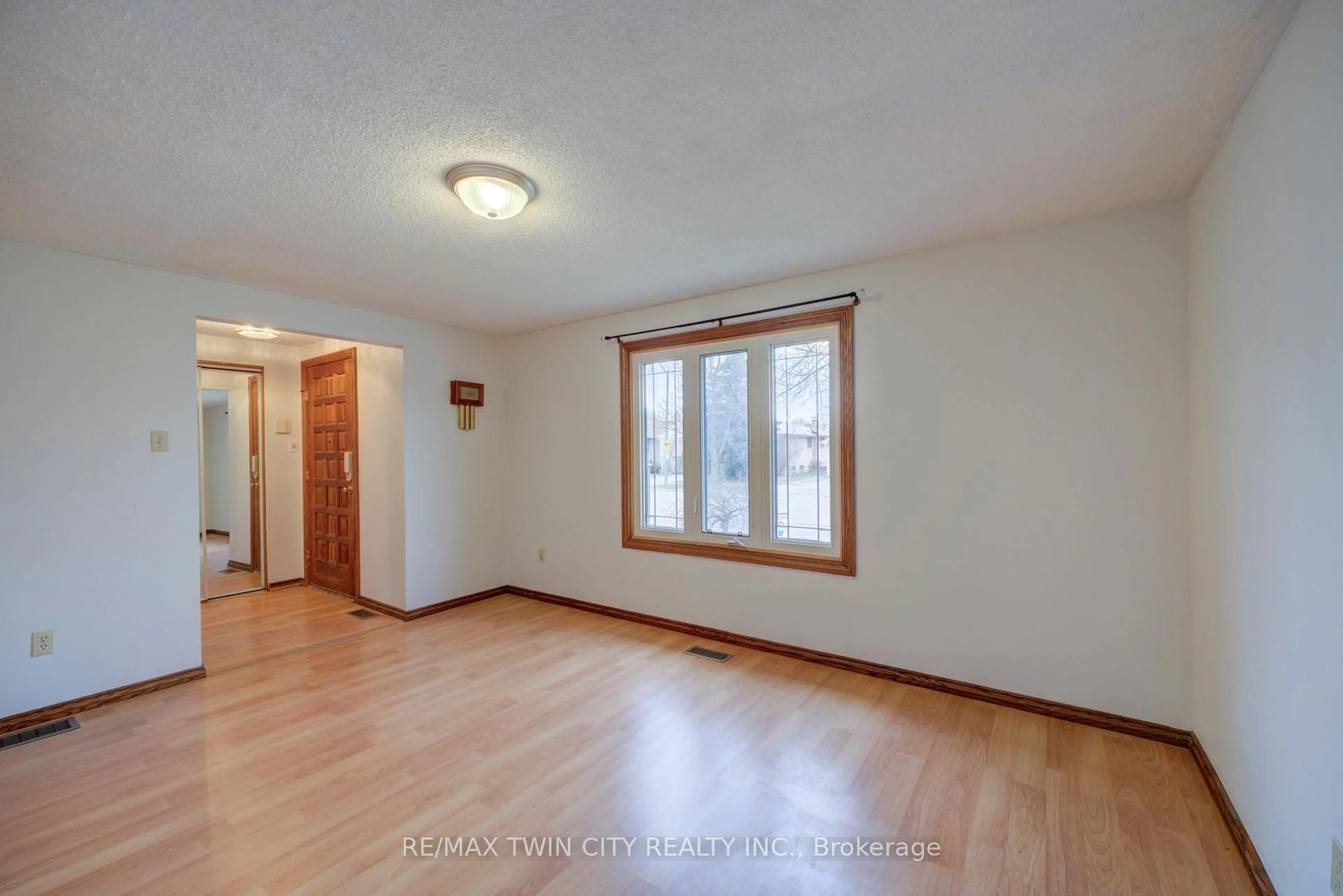 A pic of a room for 390 Brantwood Park Rd, Brantford Ontario N3P 1K7