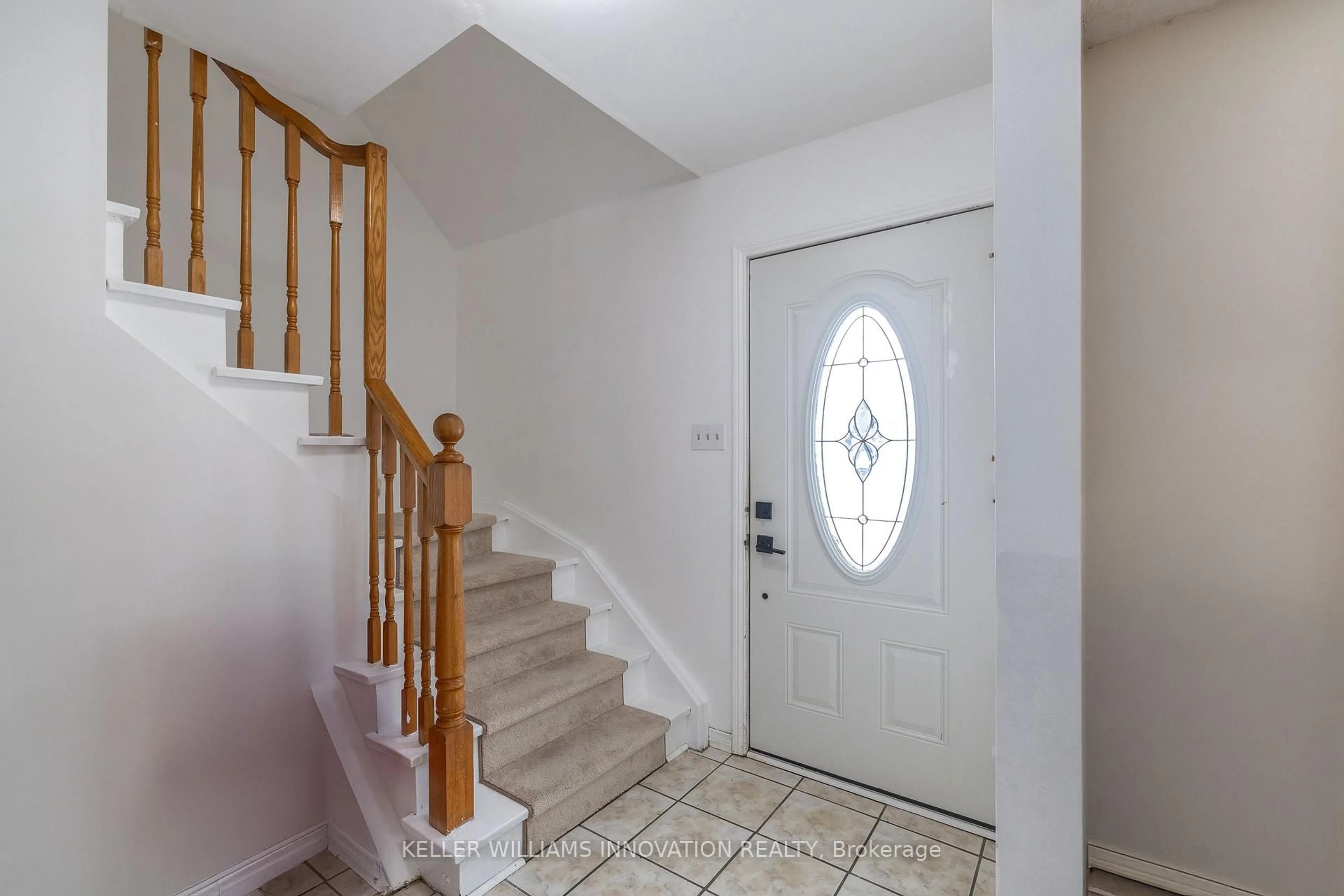 Indoor entryway for 104 Henry St, Guelph/Eramosa Ontario N0B 2K0
