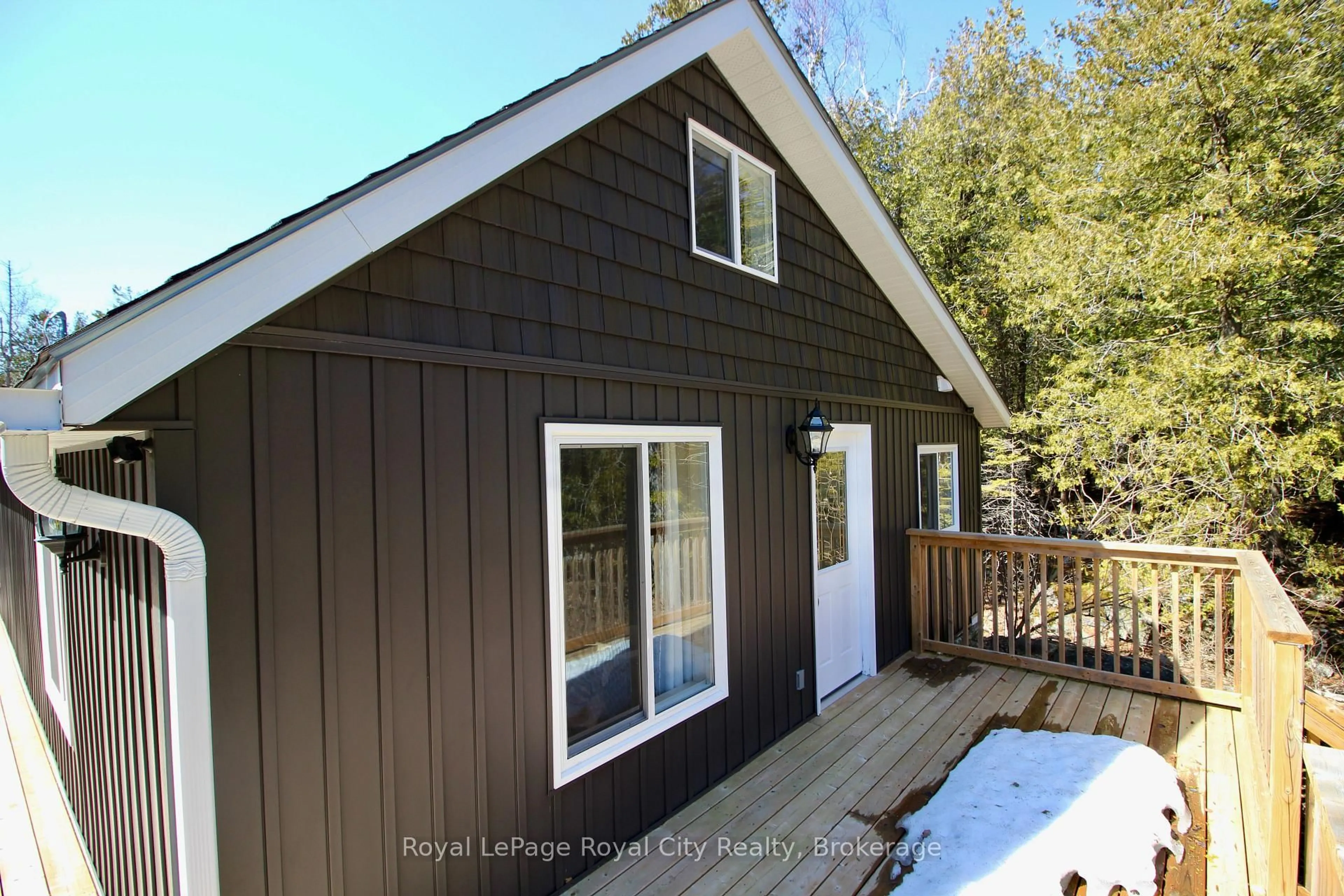 Home with vinyl exterior material, unknown for 4 Legion St, Northern Bruce Peninsula Ontario N0H 2R0