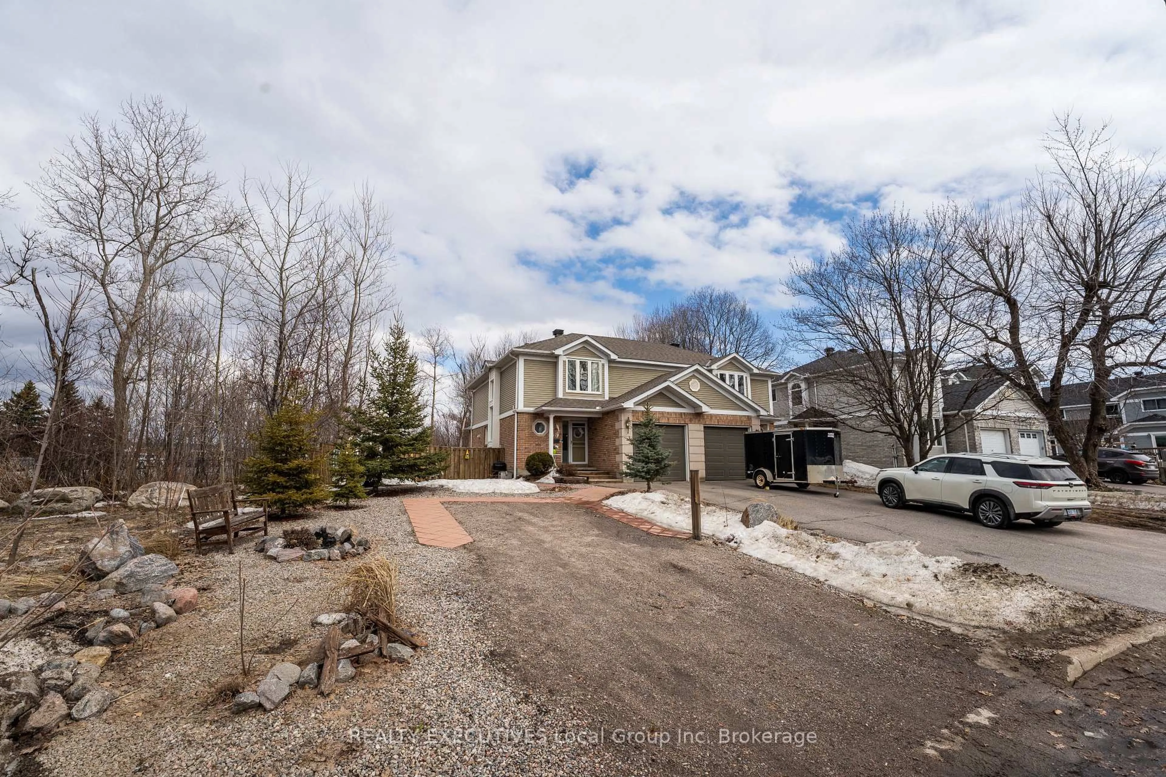 A pic from outside/outdoor area/front of a property/back of a property/a pic from drone, street for 670 Tackaberry Dr, North Bay Ontario P1B 9L1