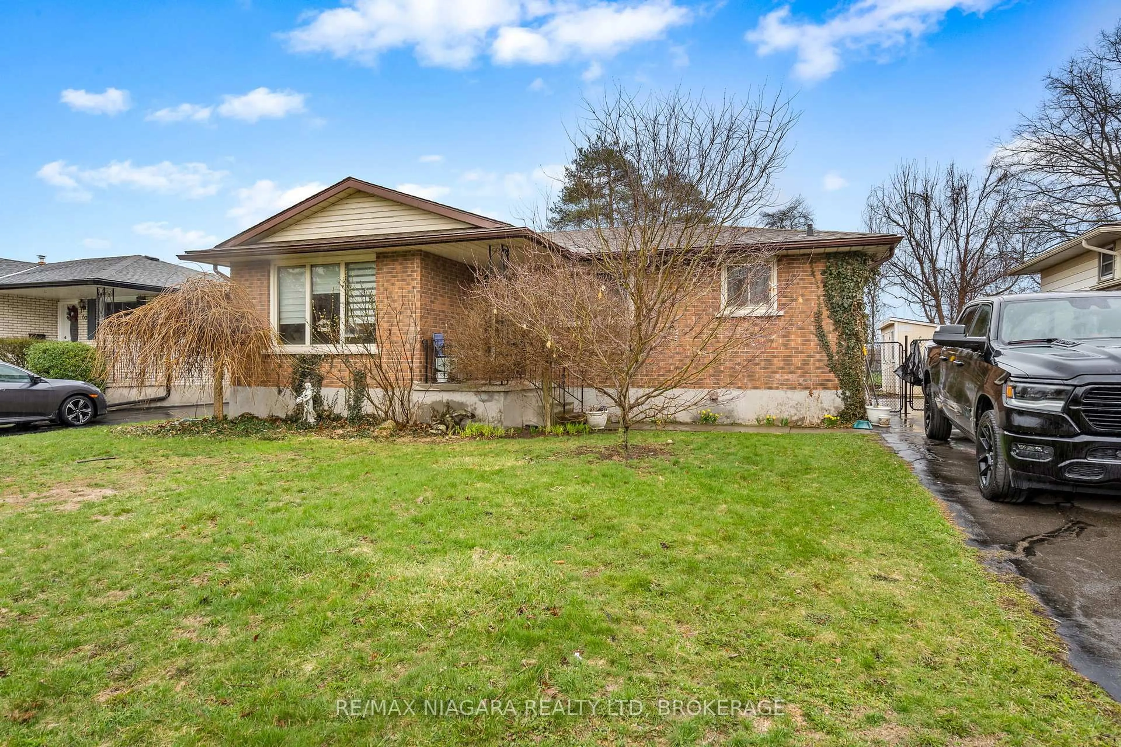 Home with brick exterior material, street for 56 Royal Oak Dr, Welland Ontario L3C 5V9