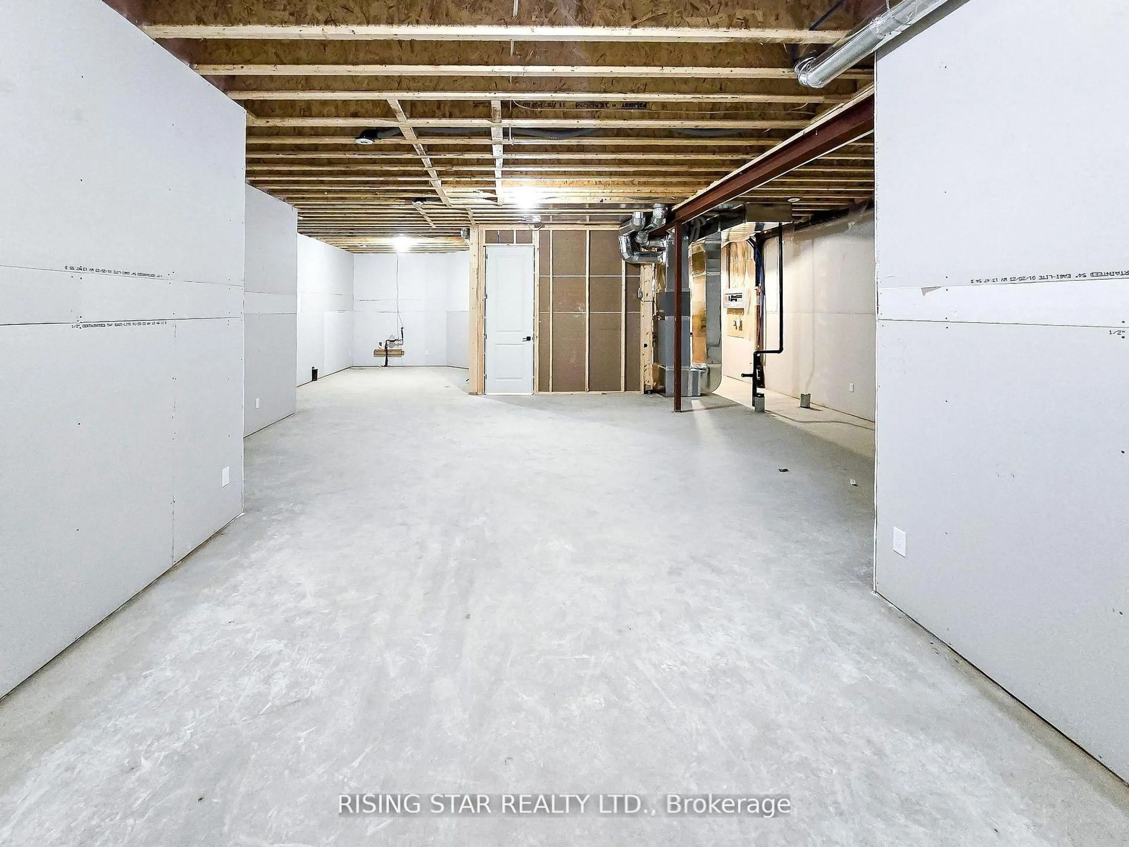 Indoor garage for 232 Mount Pleasant St, Brantford Ontario N3T 1V1