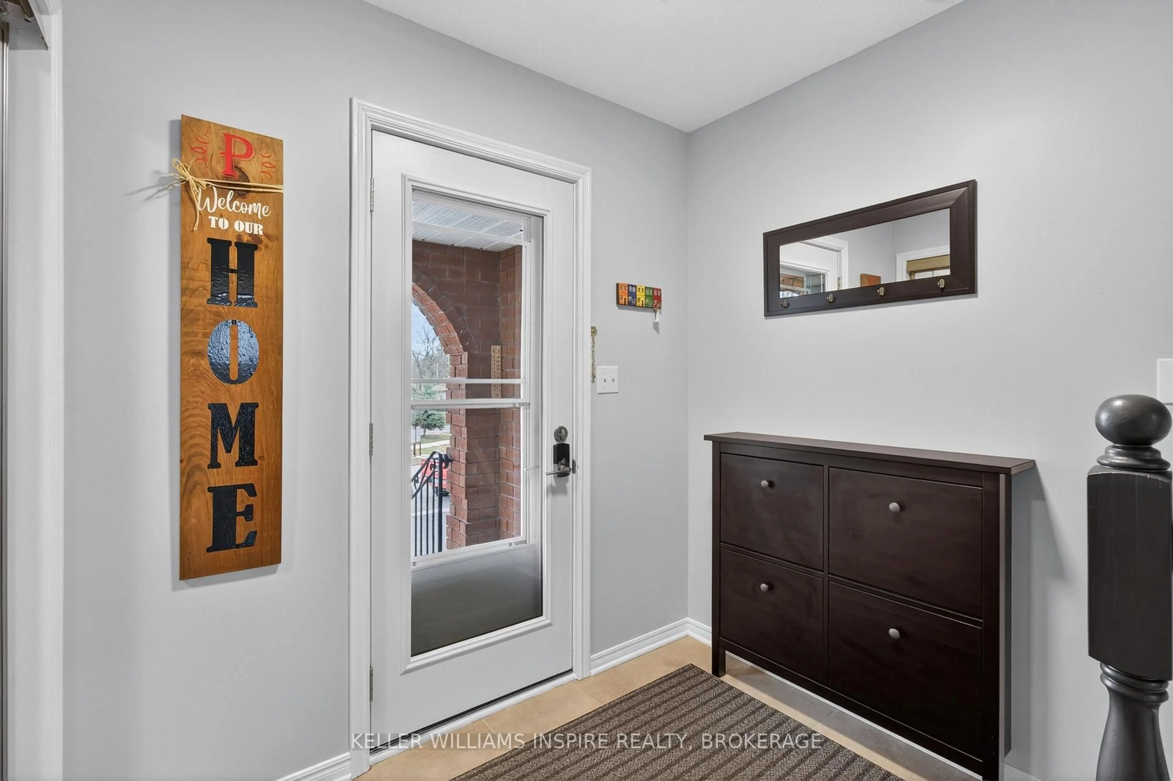 Indoor entryway for 4 Terraceview Rd, Kingston Ontario K7K 6T1