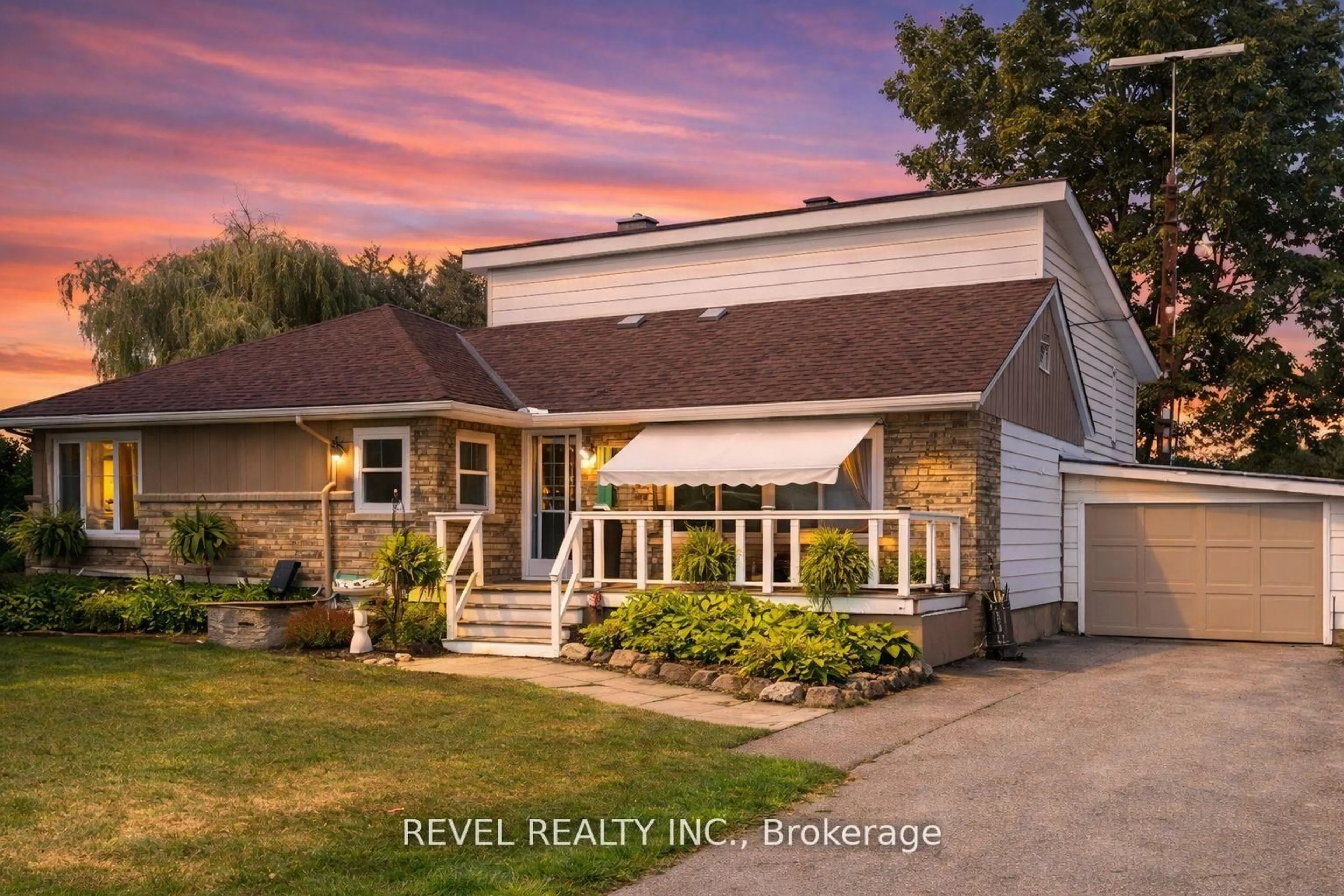 Home with vinyl exterior material, street for 1407 Kottmeier Rd, Thorold Ontario L3B 5N5