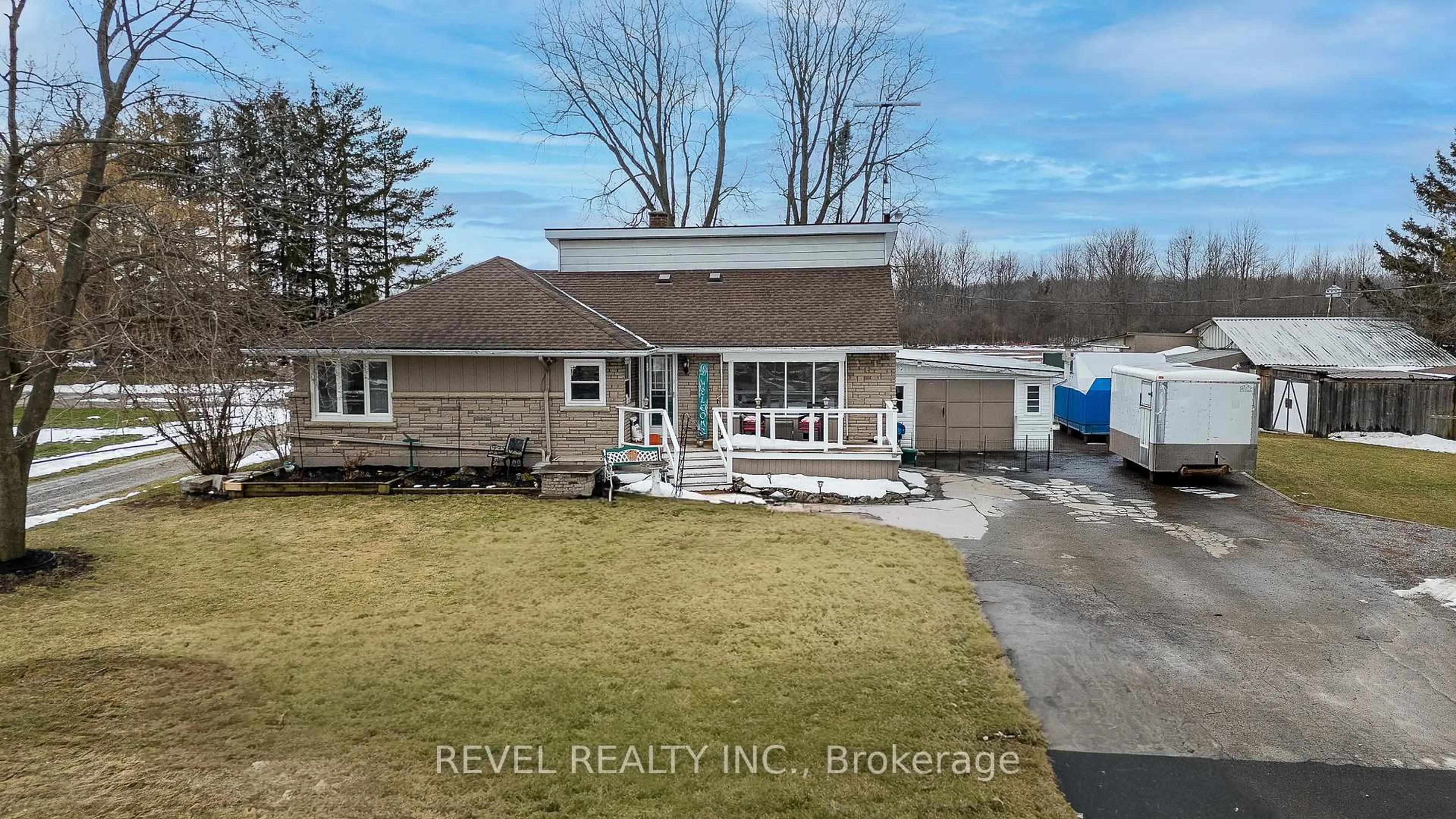 A pic from outside/outdoor area/front of a property/back of a property/a pic from drone, street for 1407 Kottmeier Rd, Thorold Ontario L3B 5N5