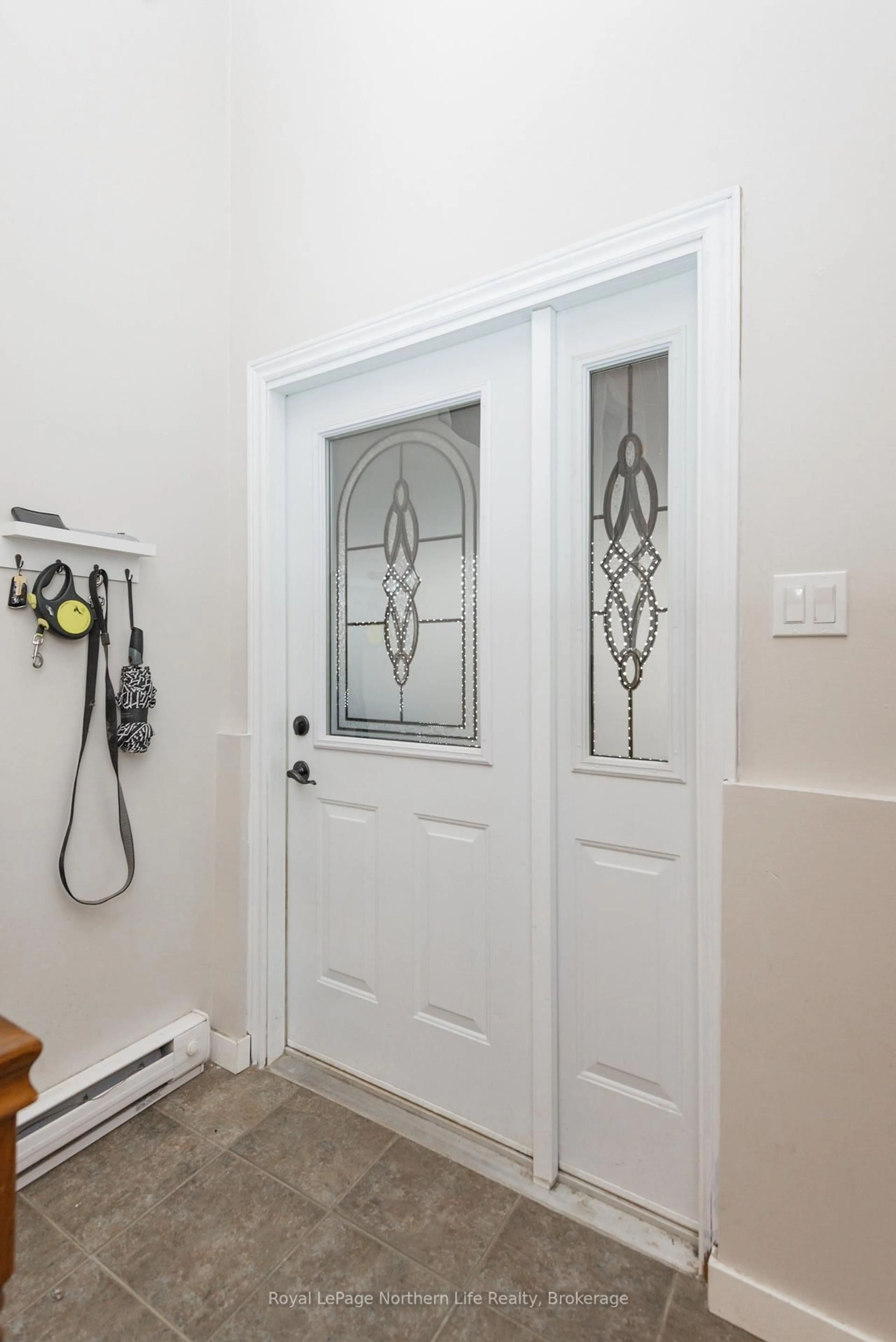 Indoor entryway for 1647 High St, North Bay Ontario P1B 6T7