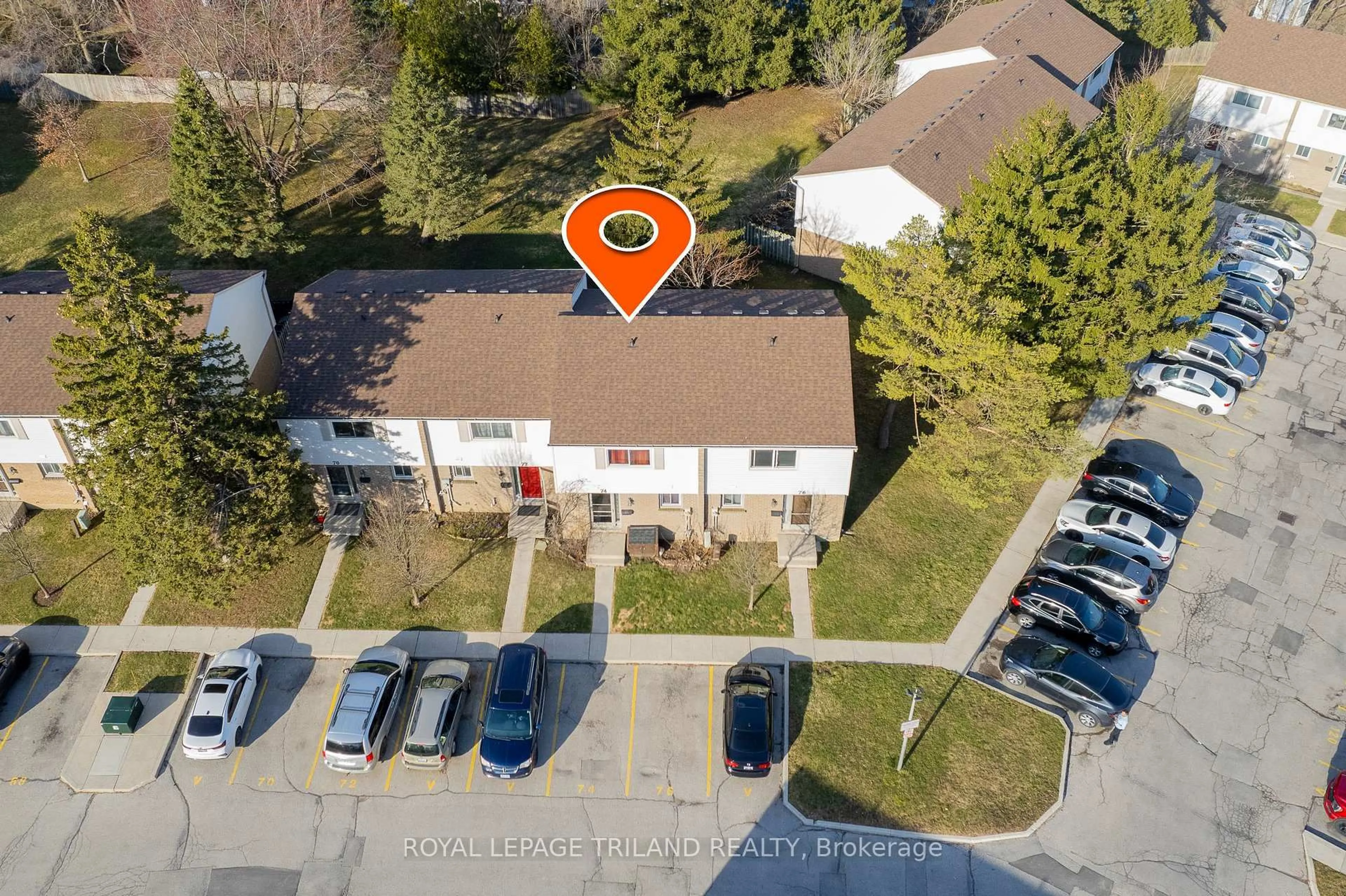 A pic from outside/outdoor area/front of a property/back of a property/a pic from drone, street for 1600 Culver Dr #74, London East Ontario N5V 3H5