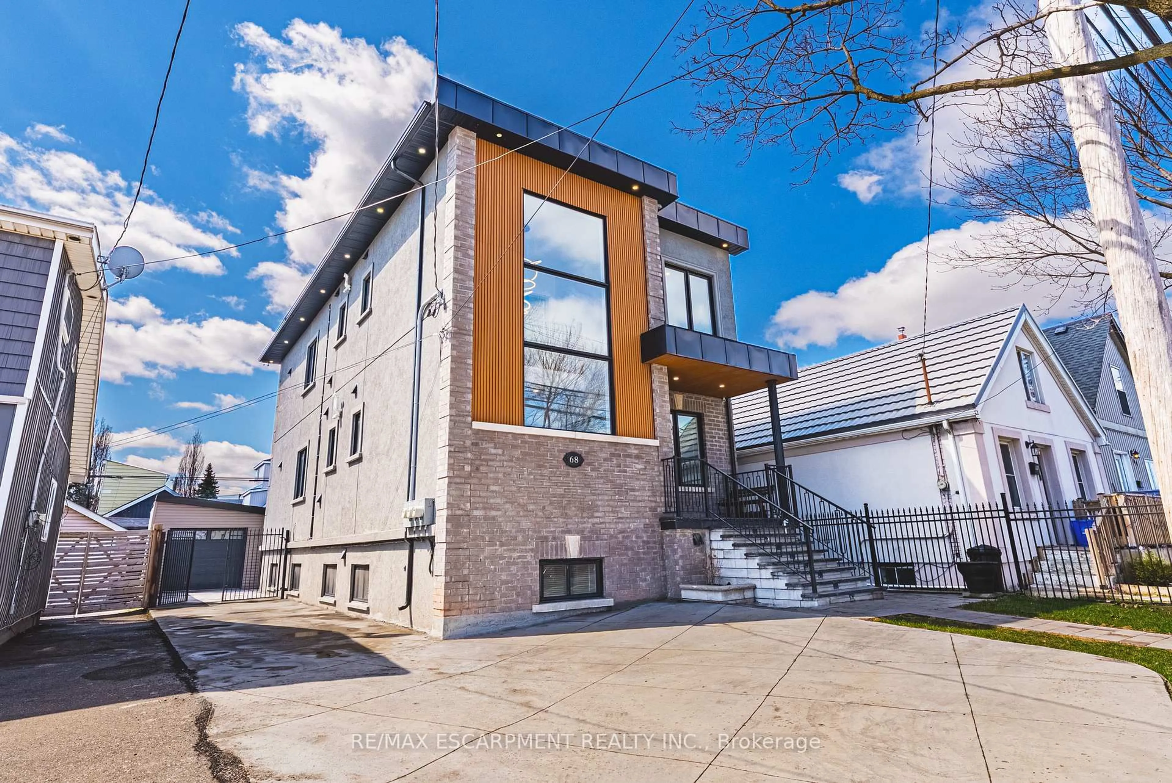 Home with brick exterior material, building for 68 Vansitmart Ave, Hamilton Ontario L8H 3A5