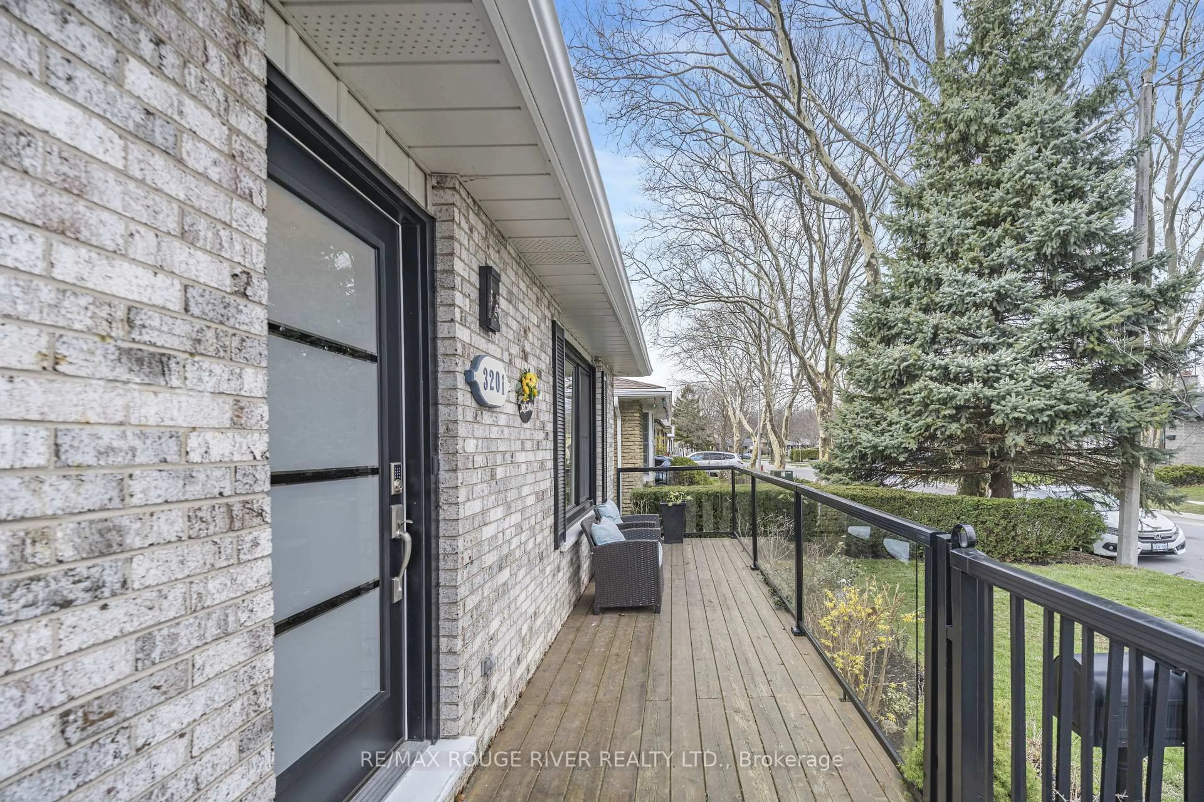Patio, street for 3201 Butler Pl, Niagara Falls Ontario L2J 3K3