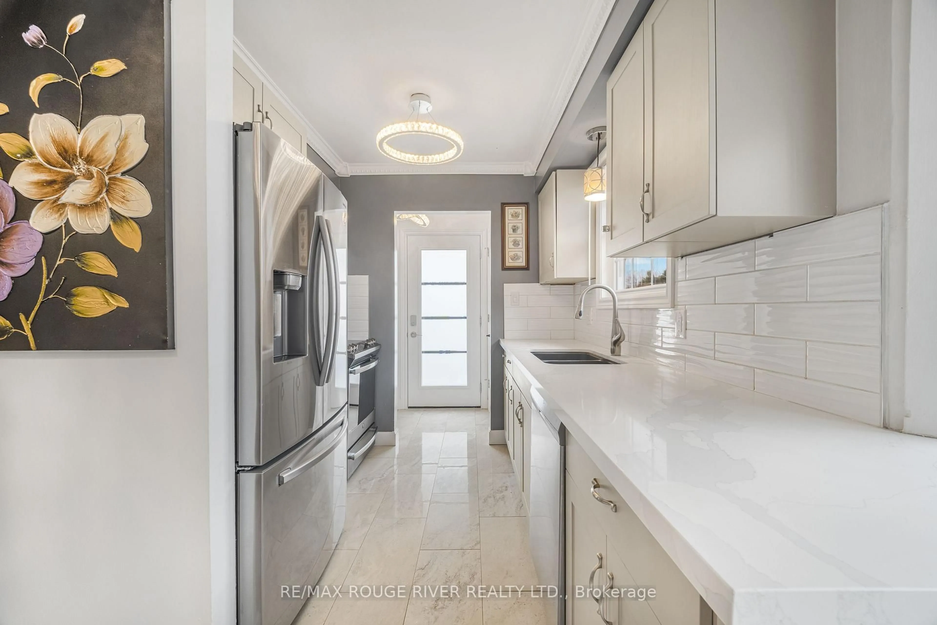 Contemporary kitchen, ceramic/tile floor for 3201 Butler Pl, Niagara Falls Ontario L2J 3K3