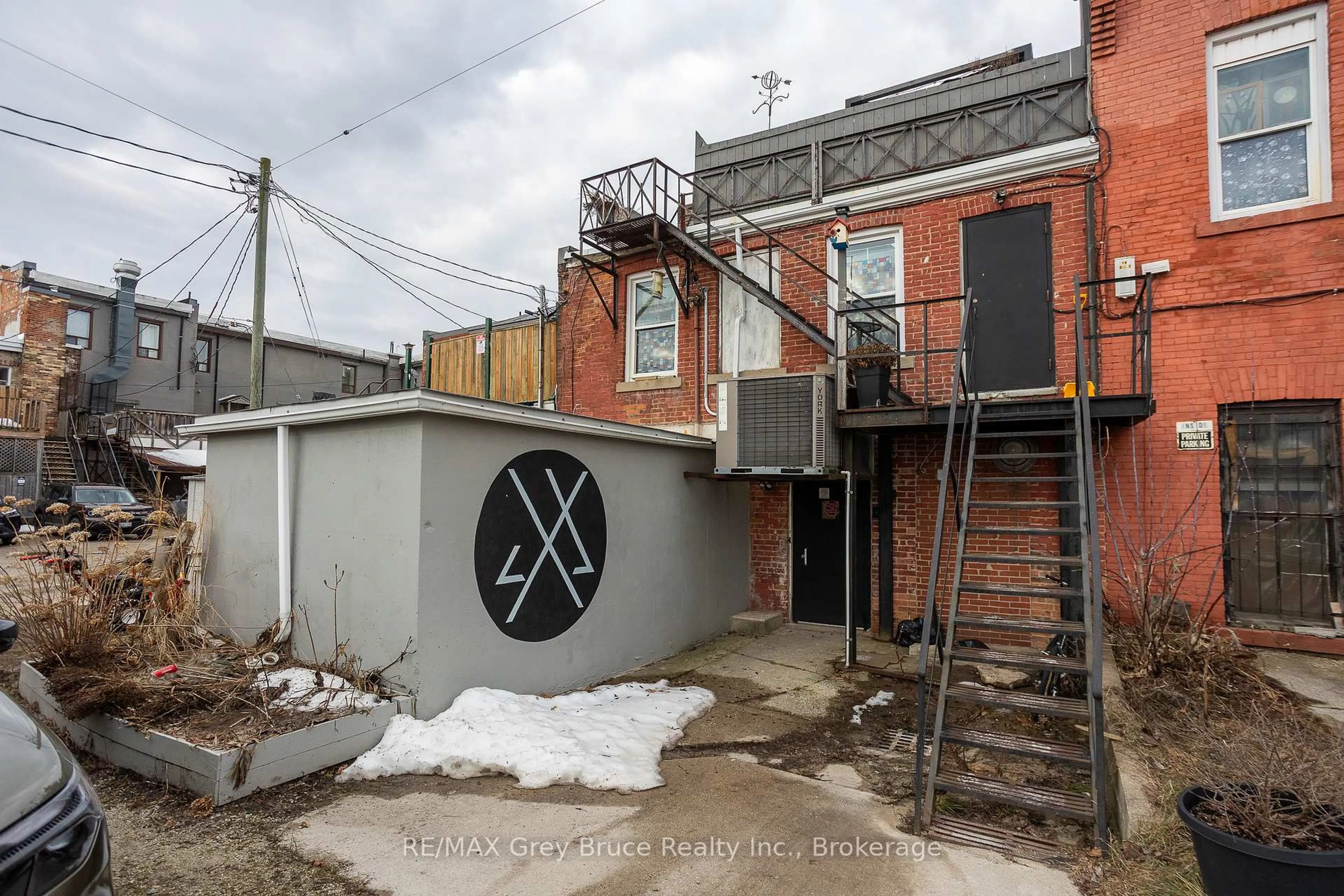 Unknown for 827 2nd Ave, Owen Sound Ontario N4K 2H2