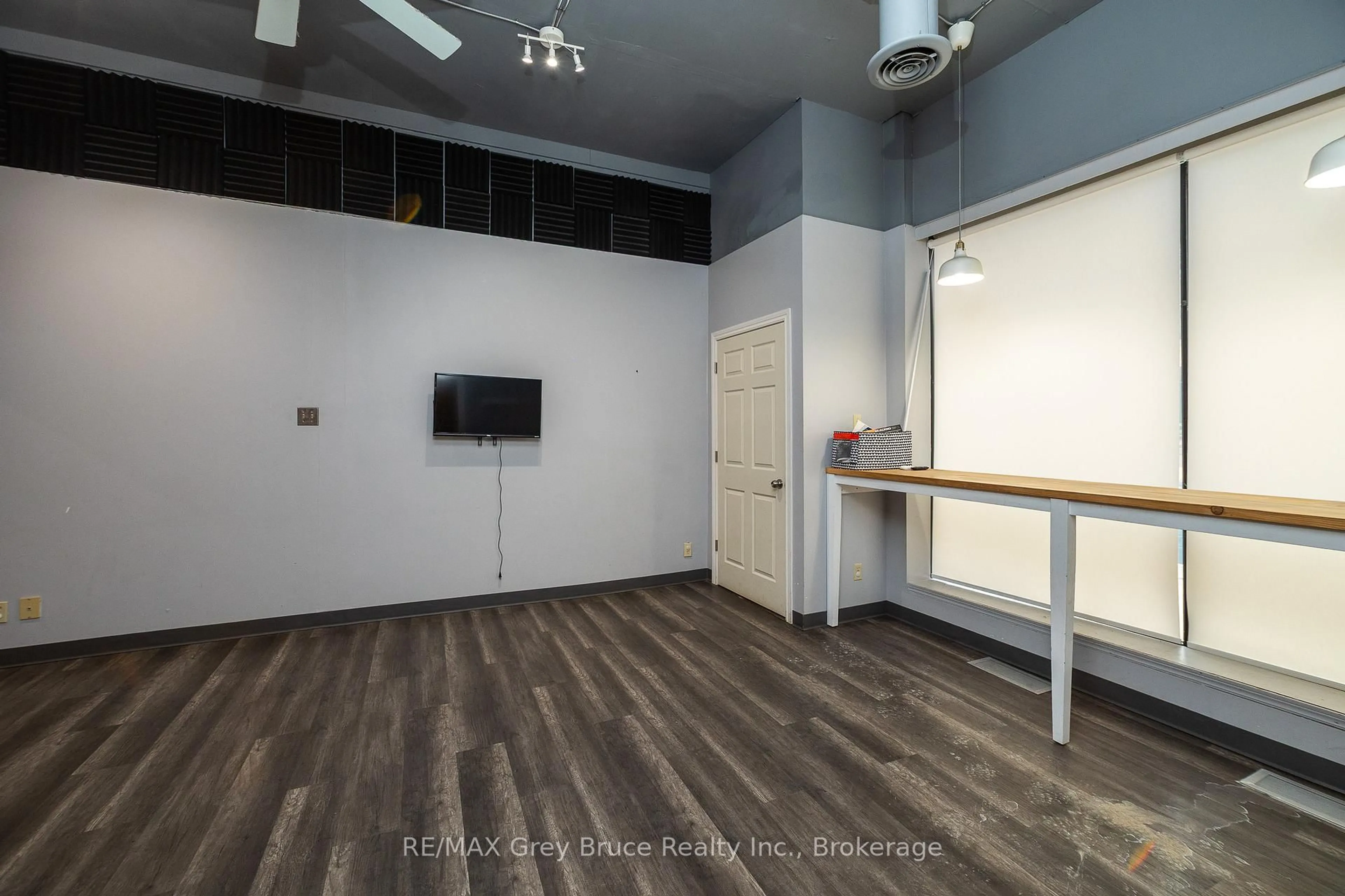 A pic of a room for 827 2nd Ave, Owen Sound Ontario N4K 2H2