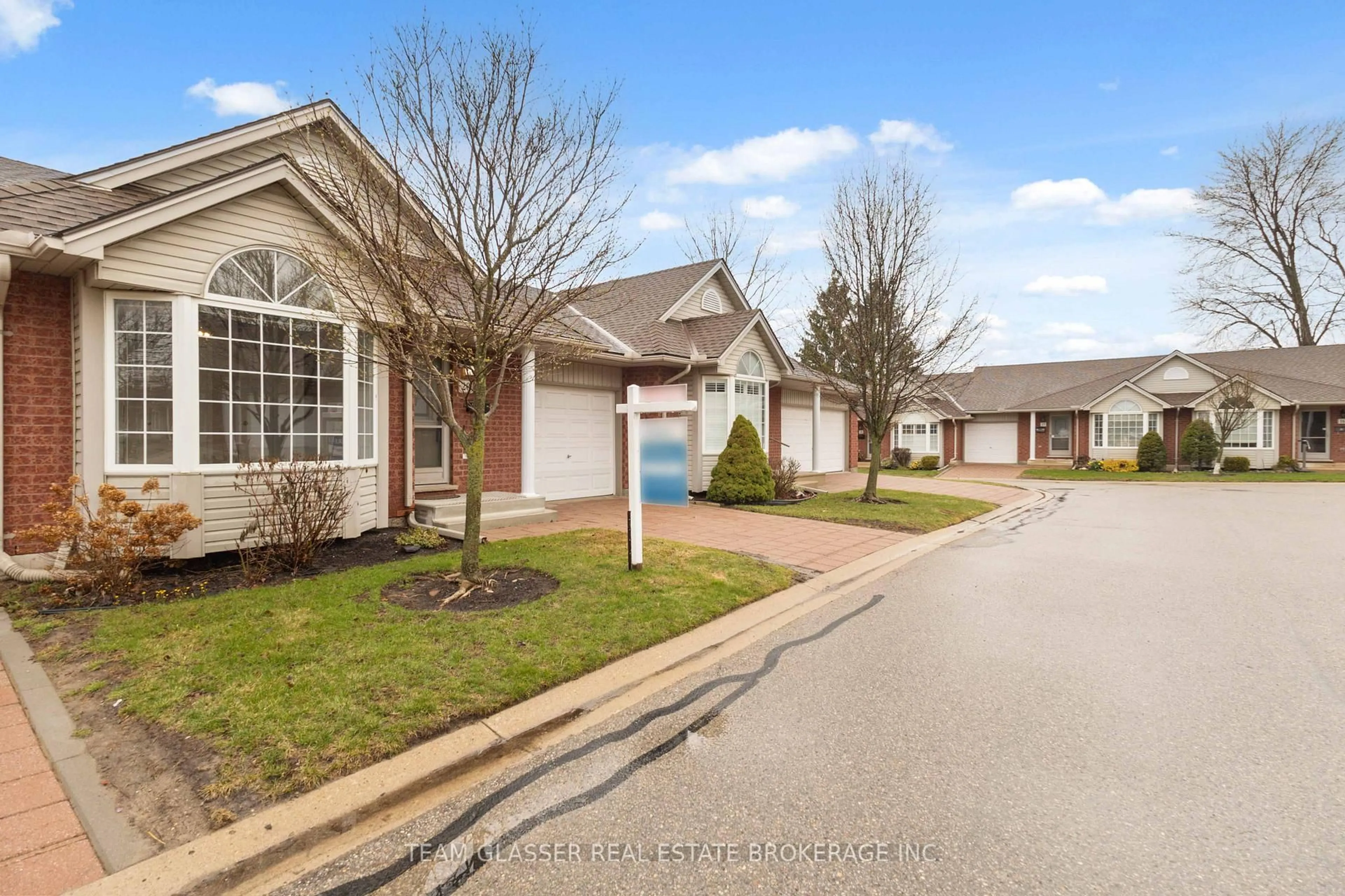 A pic from outside/outdoor area/front of a property/back of a property/a pic from drone, street for 1555 HIGHBURY Ave #20, London East Ontario N5Y 5R2