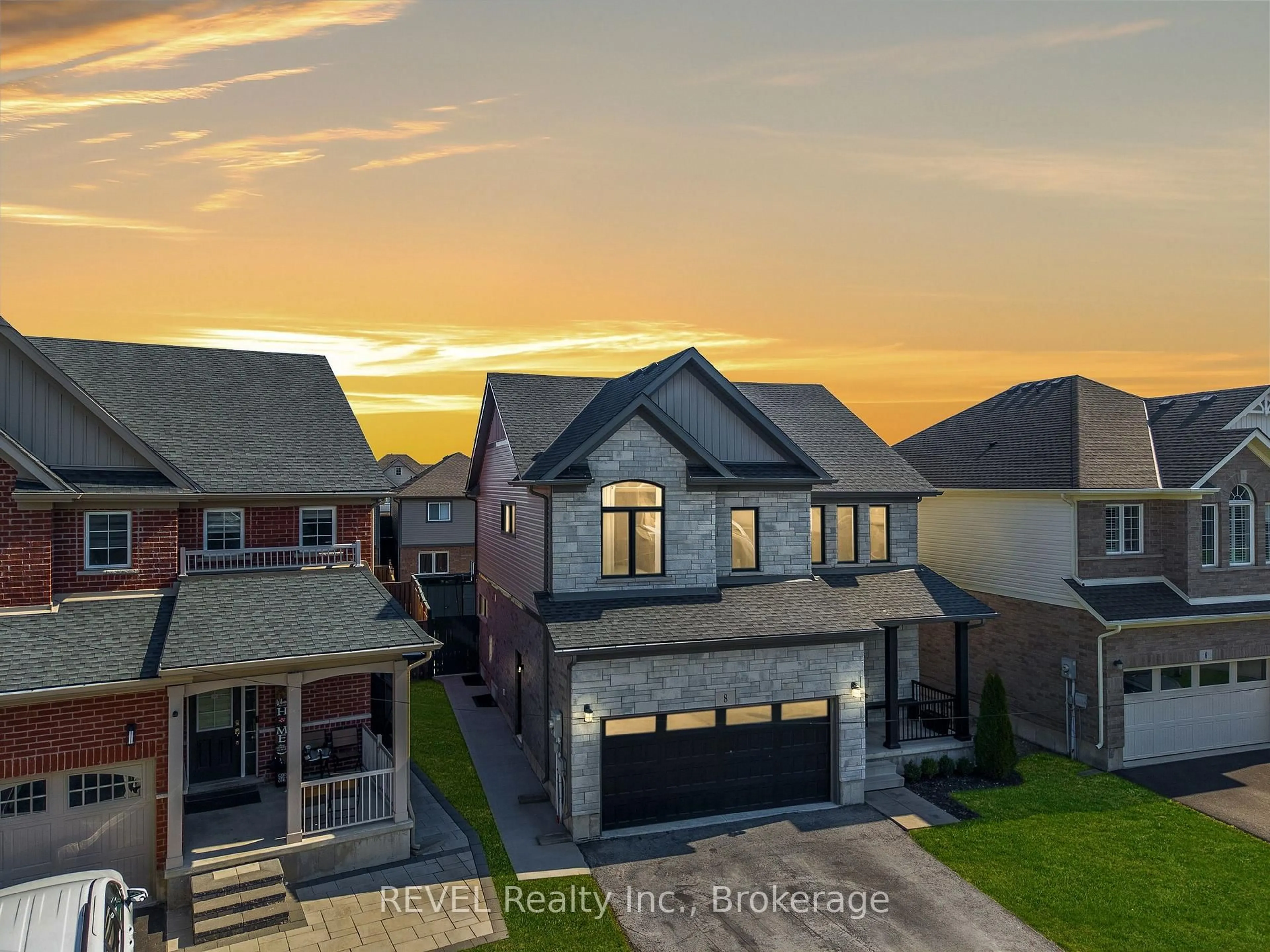 A pic from outside/outdoor area/front of a property/back of a property/a pic from drone, unknown for 8 Elderberry Rd, Thorold Ontario L2V 0E7