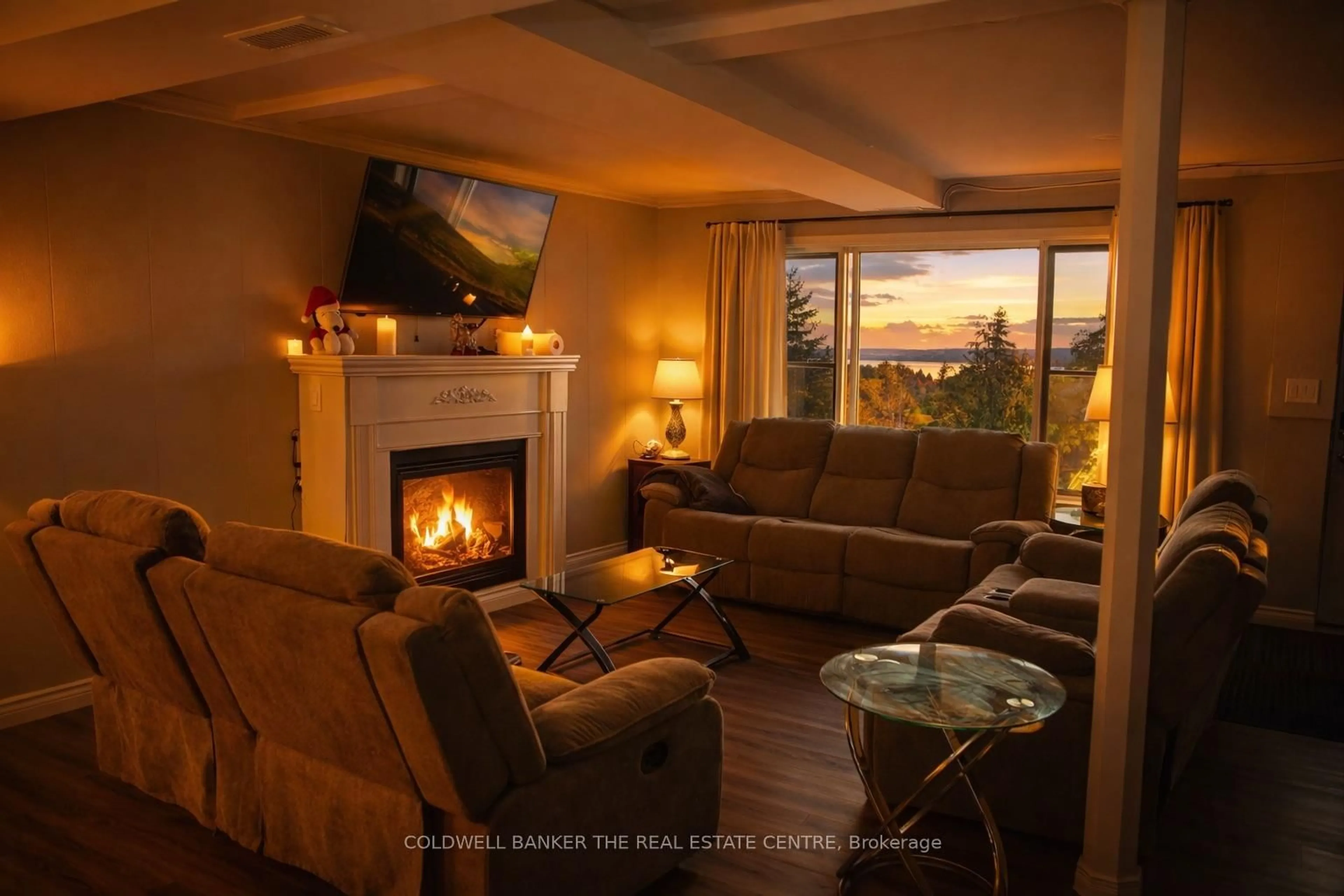 Living room with furniture, unknown for 426 Sunset Cres, Alnwick/Haldimand Ontario K0K 2X0