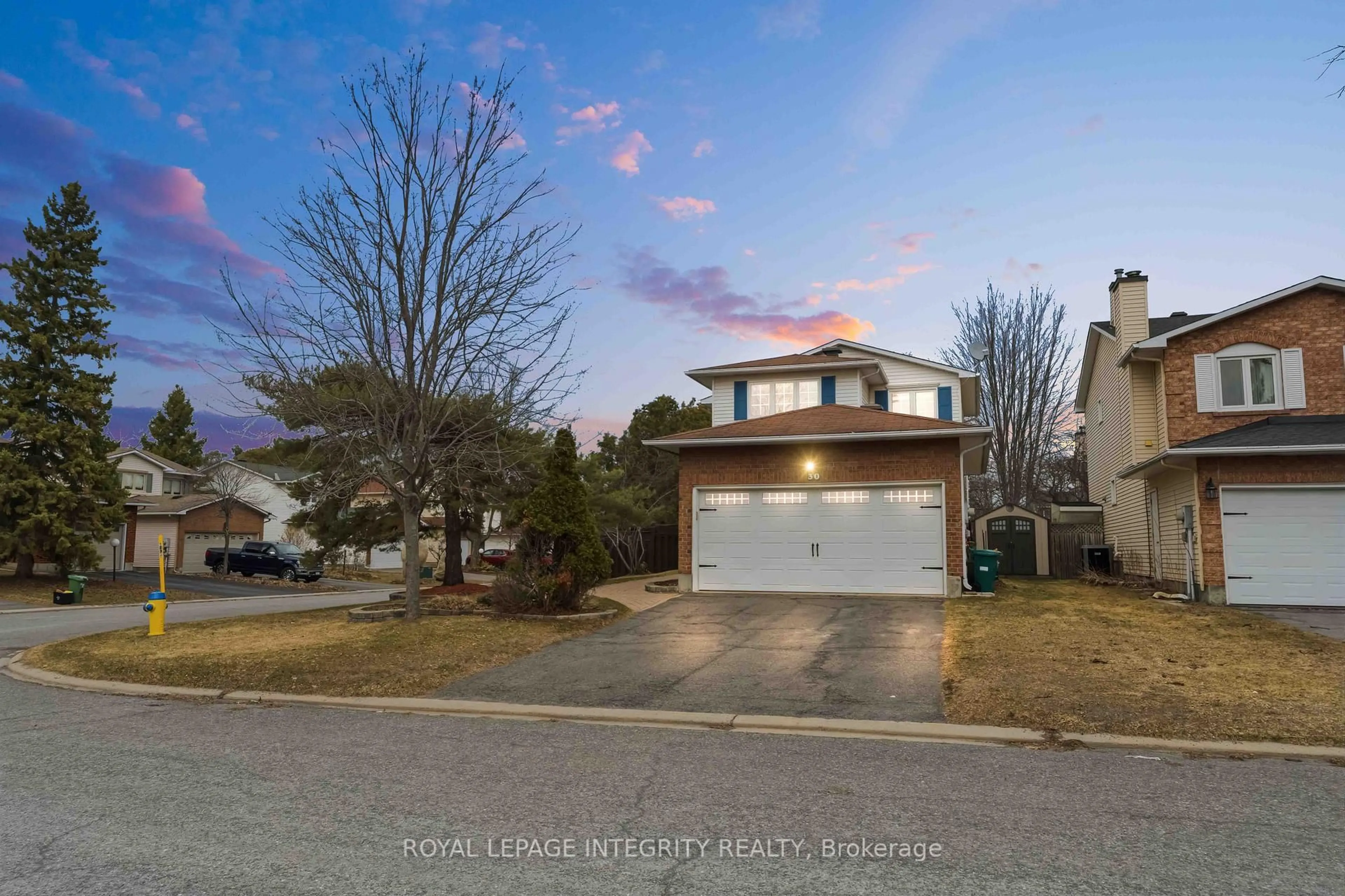 A pic from outside/outdoor area/front of a property/back of a property/a pic from drone, street for 30 Longden Pl, Ottawa Ontario K2M 1V2