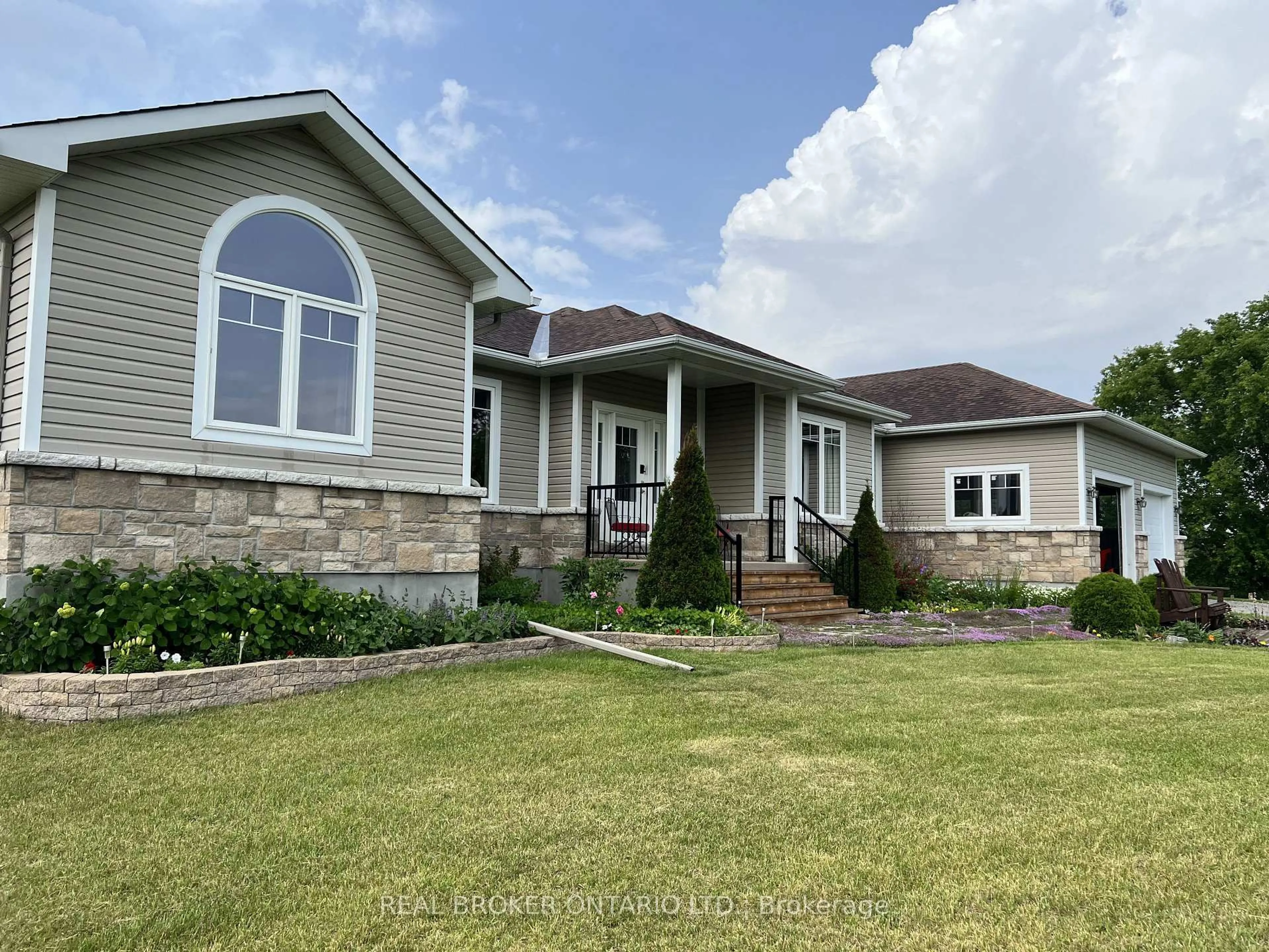 Home with vinyl exterior material, unknown for 933 Craig Rd, North Grenville Ontario K0G 1S0