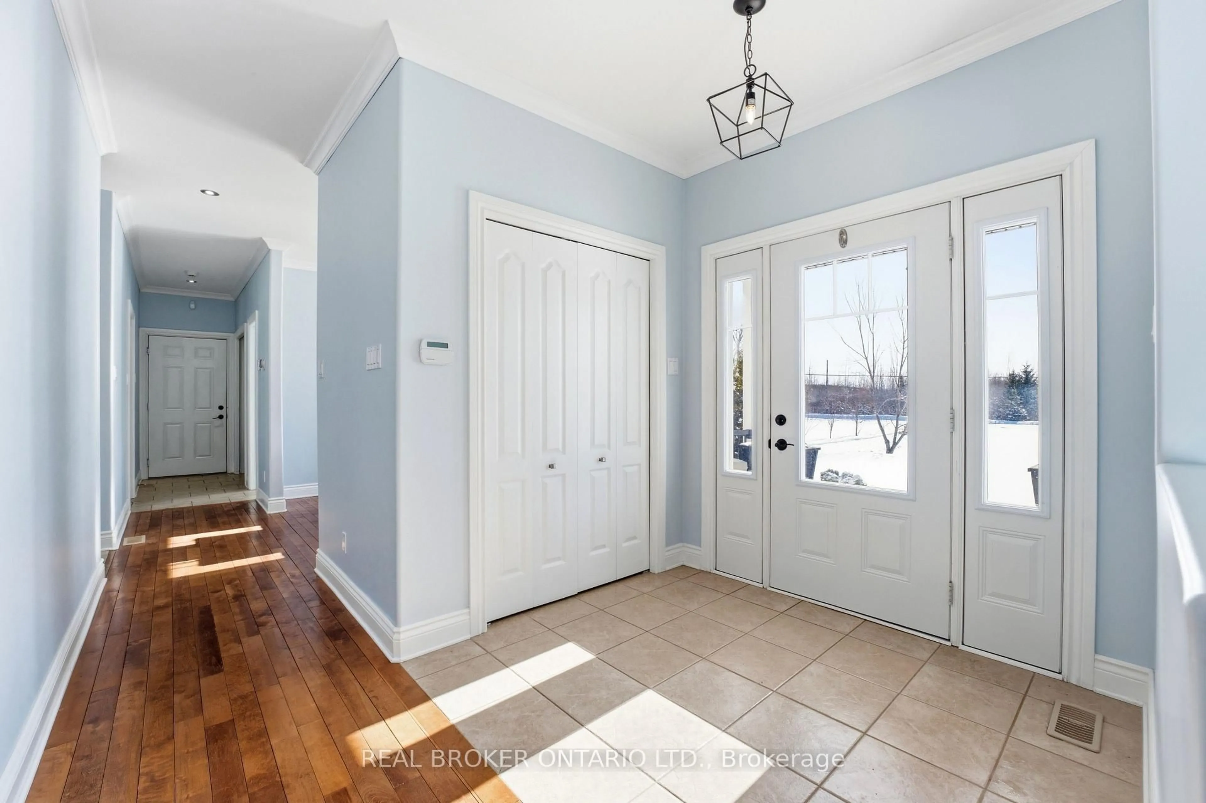 Indoor entryway for 933 Craig Rd, North Grenville Ontario K0G 1S0