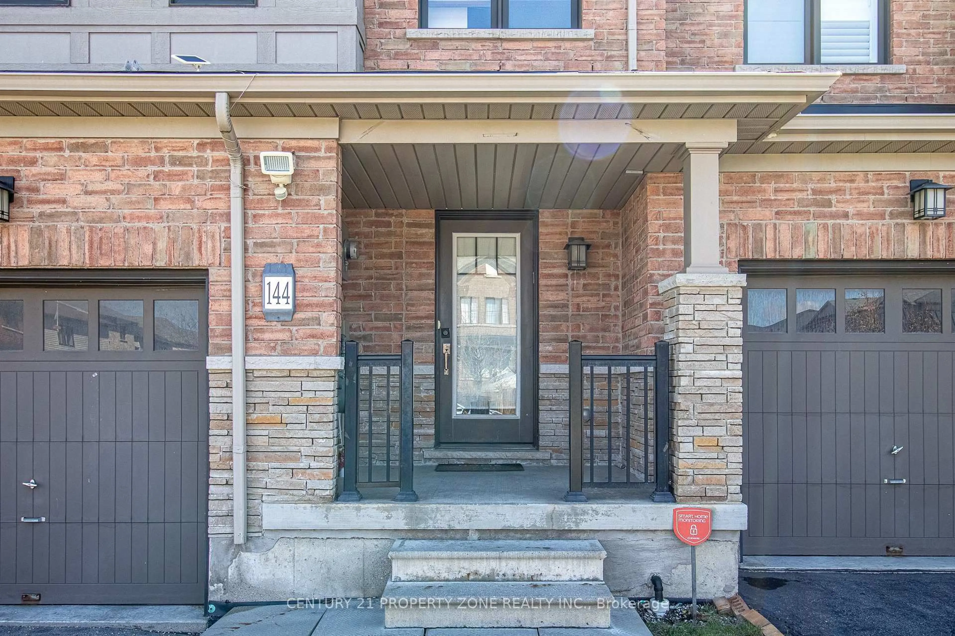 Indoor entryway for 144 Crafter Cres, Hamilton Ontario L8J 0H8